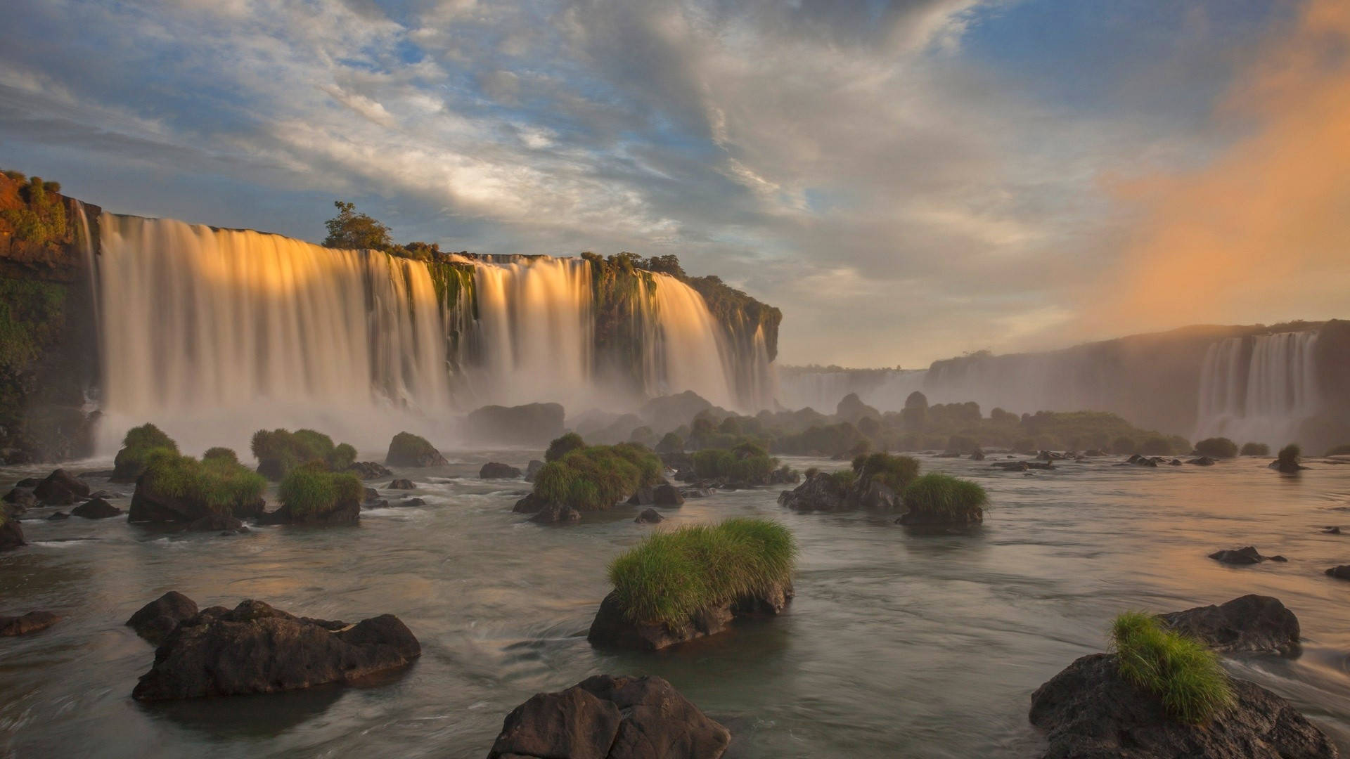 Mto wa Iguazu katika Argentina Picha ya Ukuta