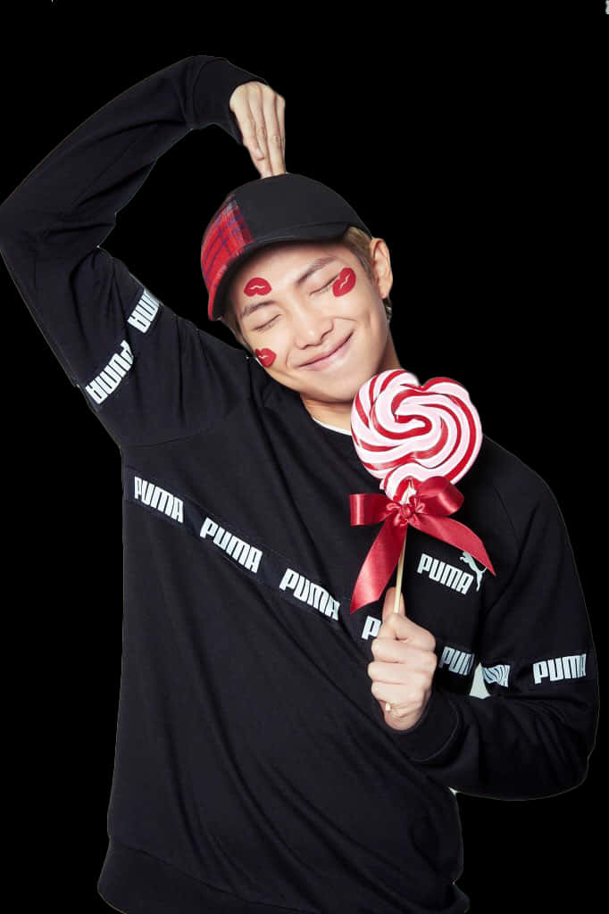 Mtu Anayetabasamu na Lollipop na Stika za Mioyo Picha ya Ukuta