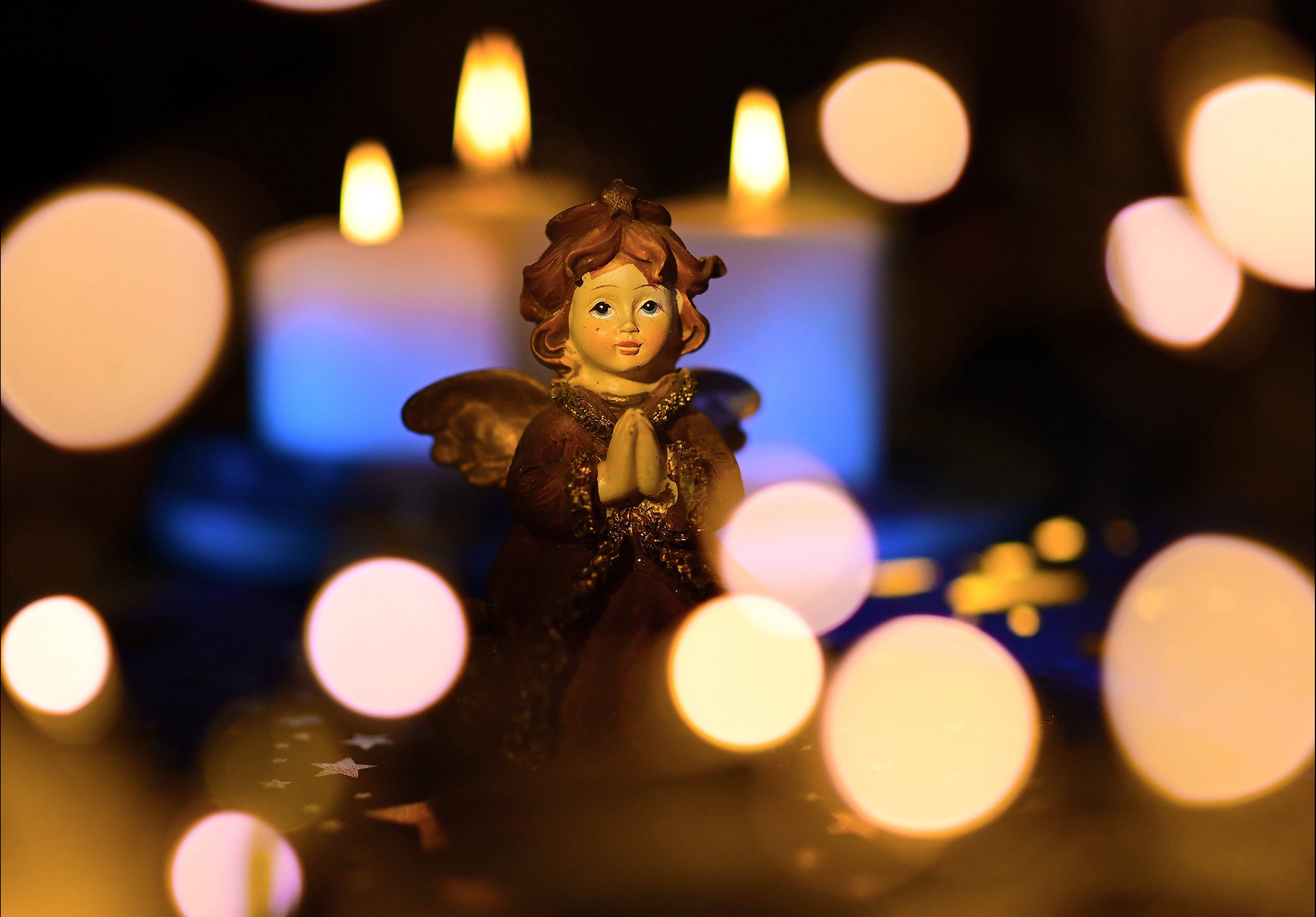 Muundo wa Bokeh wa Malaika wa Krismasi Picha ya Ukuta