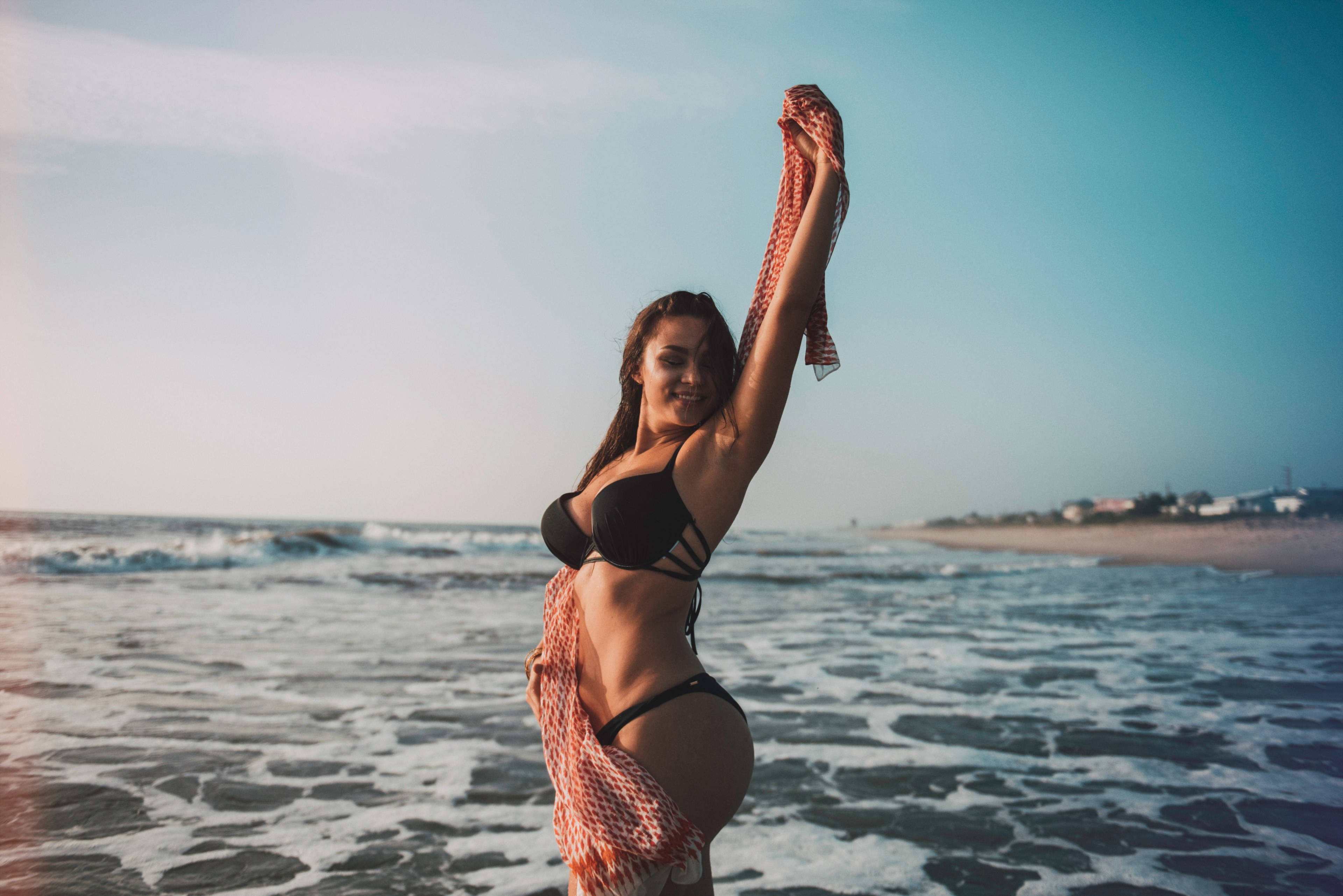 Mwanamke Mwenye Furaha Bikini Picha ya Ukuta