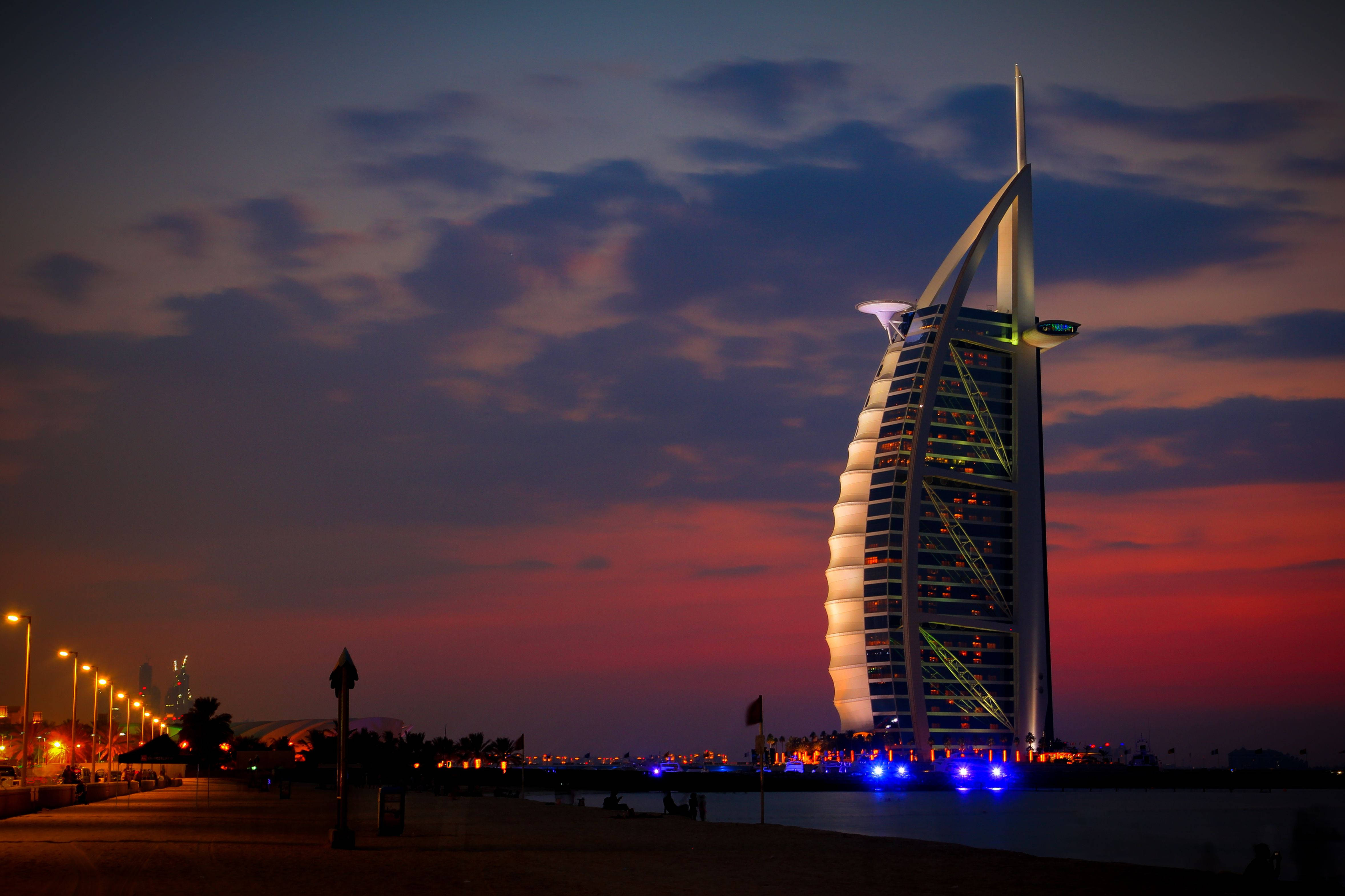 Mwangaza wa Burj Al Arab Usiku Picha ya Ukuta