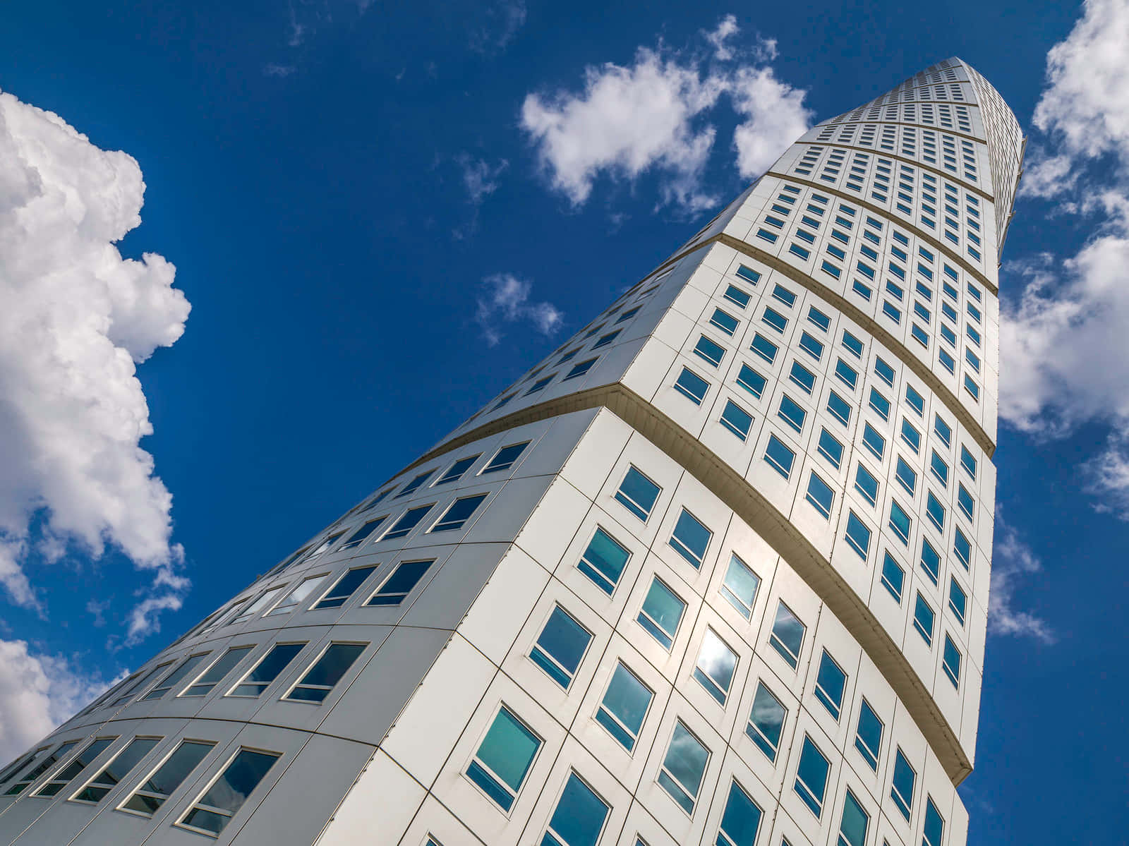 Mwangaza wa Mbingu wa Turning Torso, Jengo la Juu Zaidi la Sweden Picha ya Ukuta