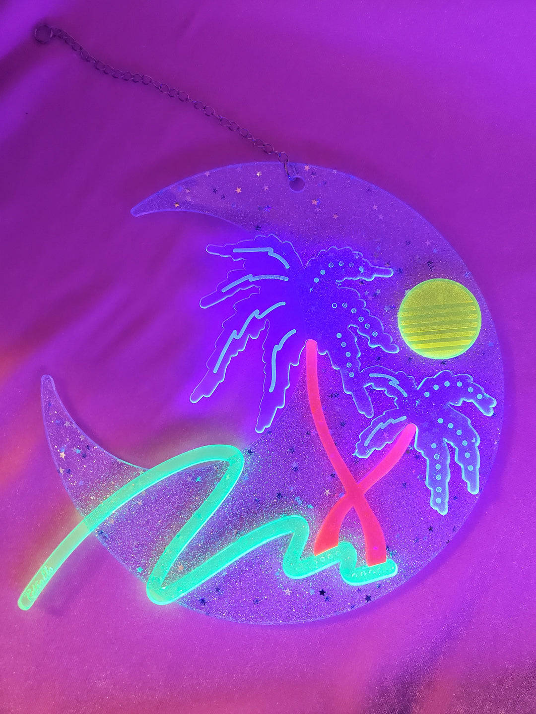 Mwezi wa Neon Unaomoa Picha ya Ukuta