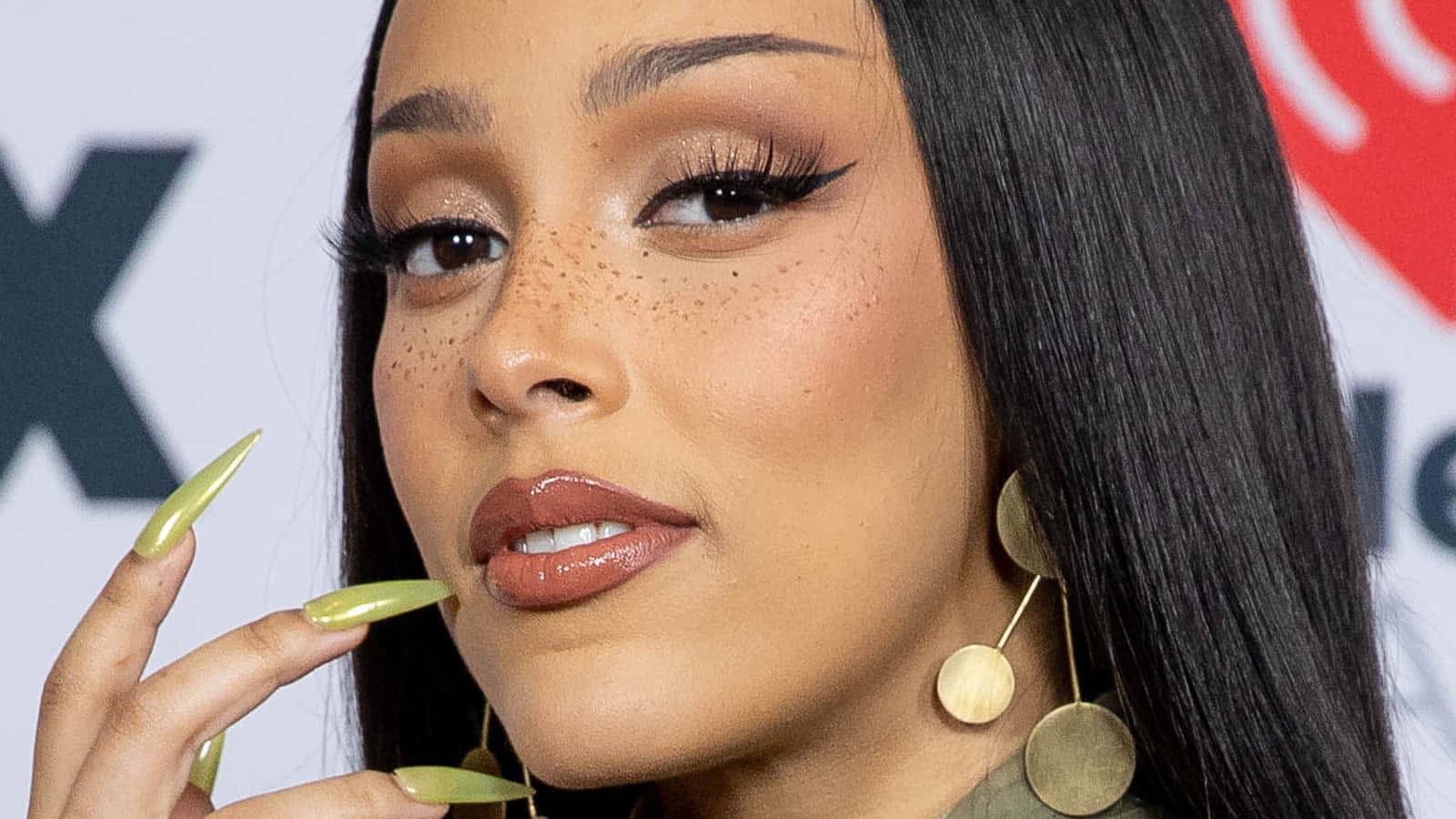 Mwimbaji-mwandishi wa nyimbo Doja Cat Picha ya Ukuta