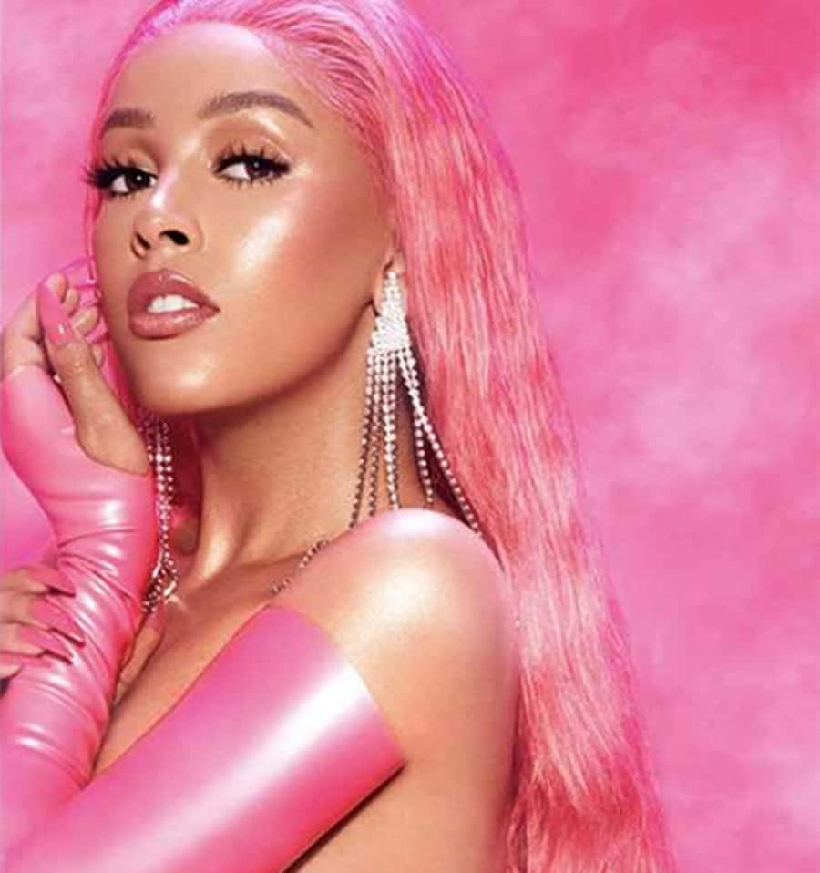 Mwimbaji na mtunzi wa nyimbo Doja Cat akitumbuiza kwenye Tamasha Picha ya Ukuta