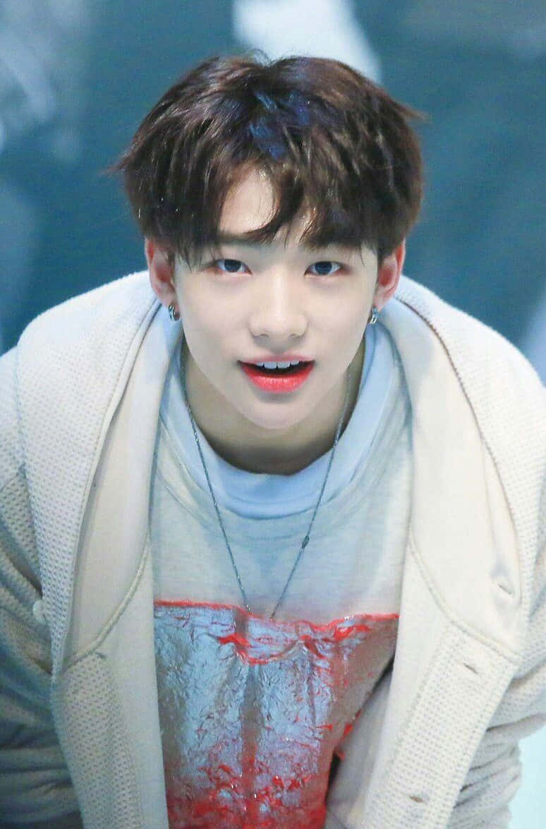 Mwimbaji wa Korea Kusini Hyunjin Mwonekano wa Kuvutia Picha ya Ukuta
