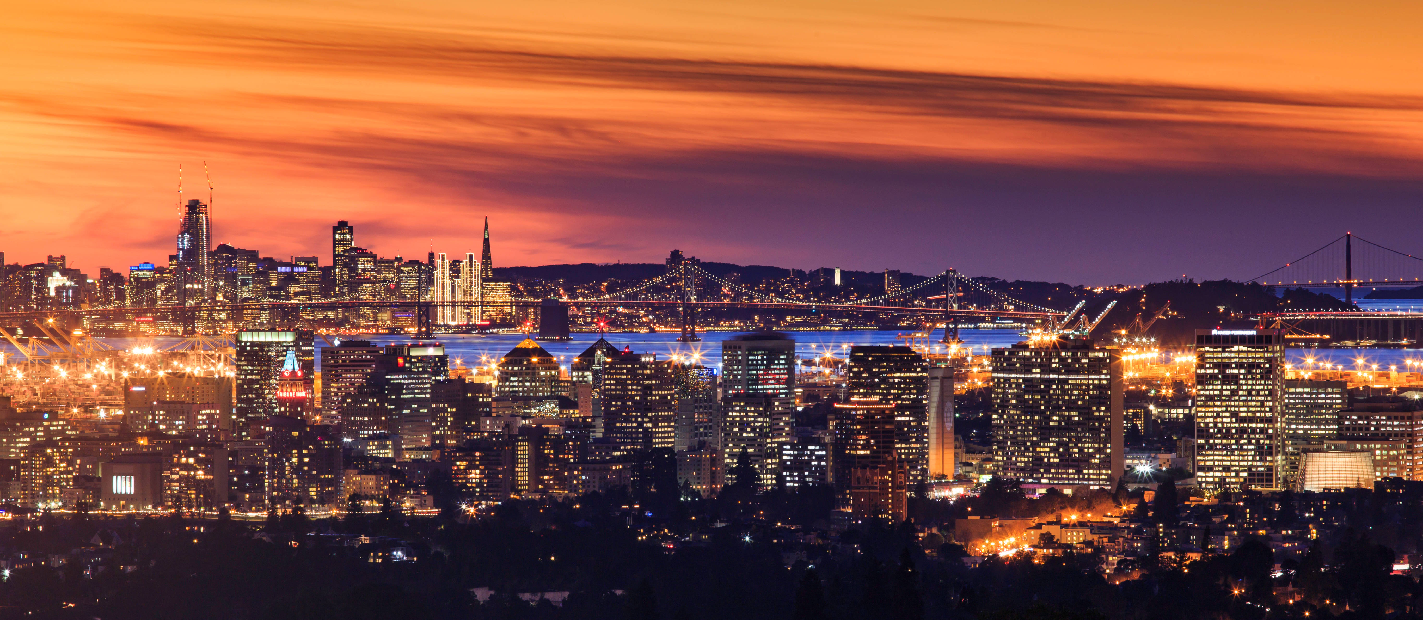 Mwonekano wa angani wa katikati ya jiji la San Francisco kutoka Coit Tower. Picha ya Ukuta