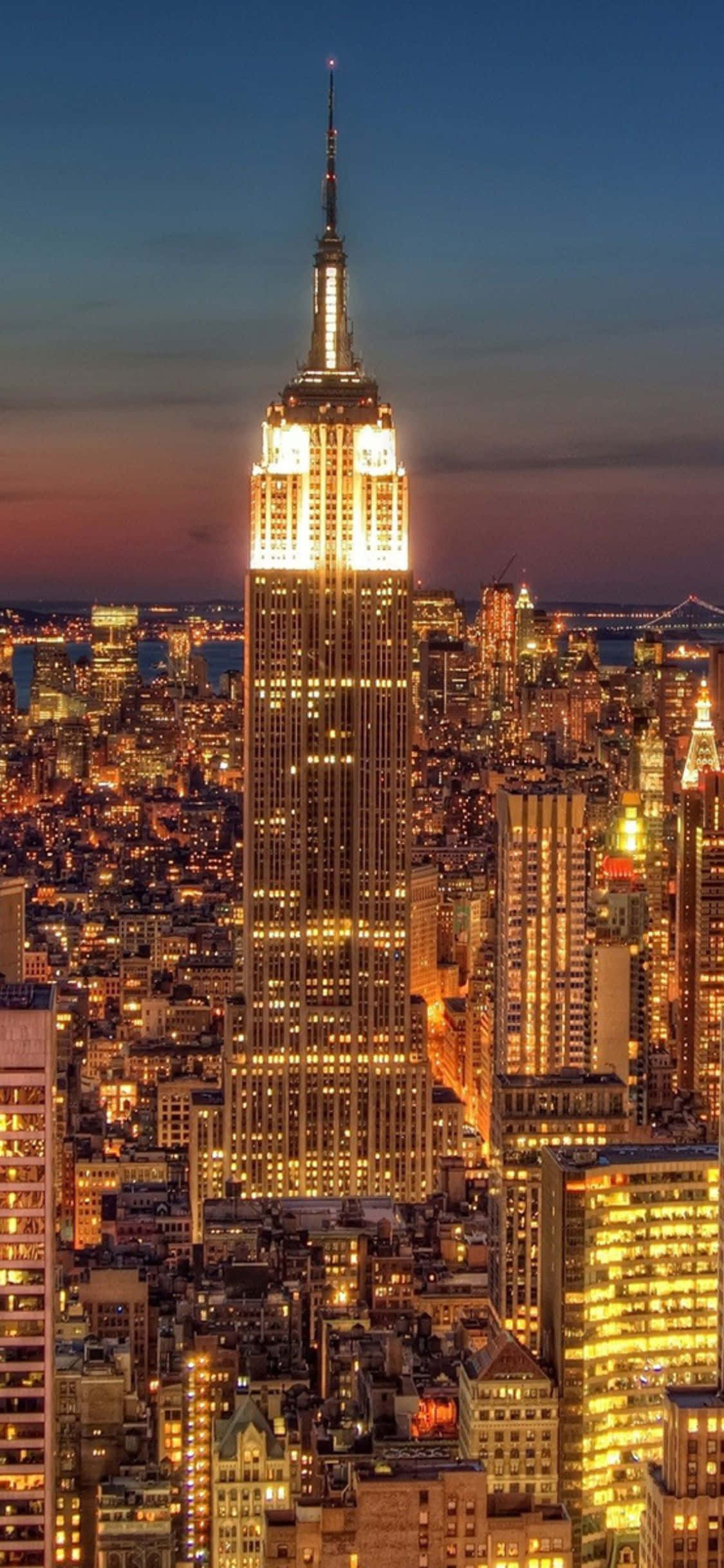 Mwangaza wa kuvutia wa Big Apple - New York City Picha ya Ukuta