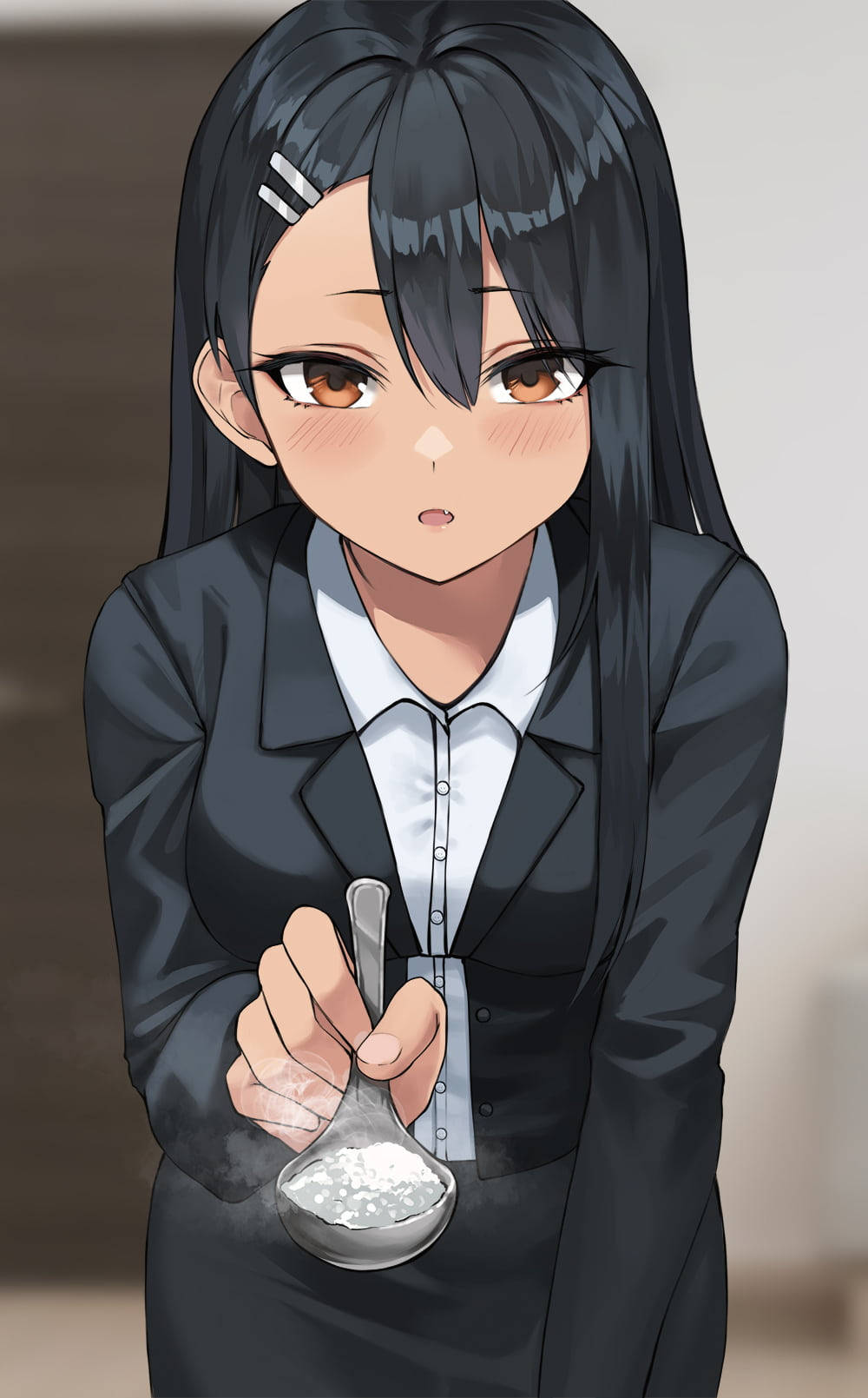 Nagatoro Katika Suti Nyeusi Picha ya Ukuta