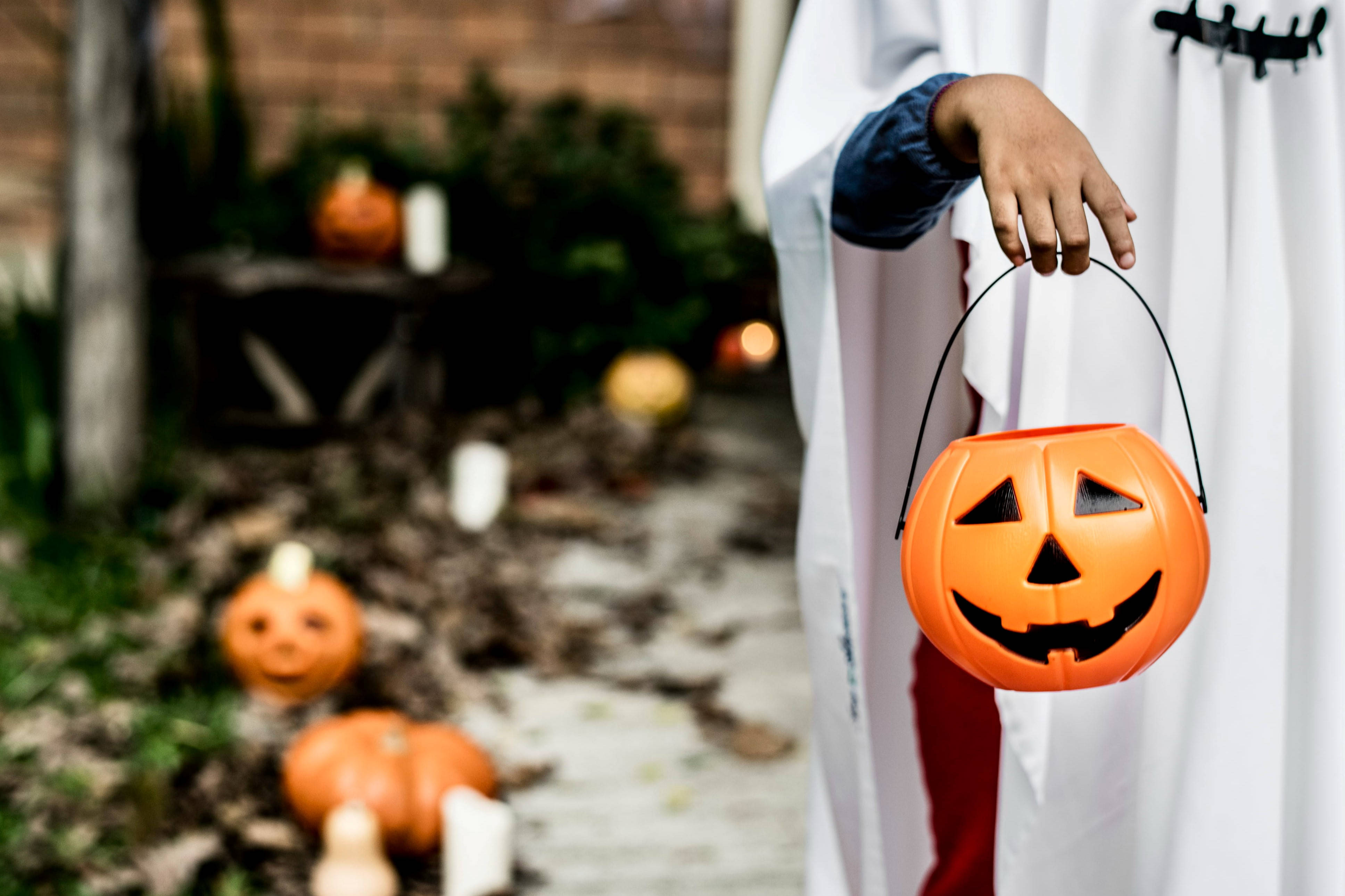 Ndoo Ya Kimung'unyani Ya Halloween Ya Kupendeza Picha ya Ukuta
