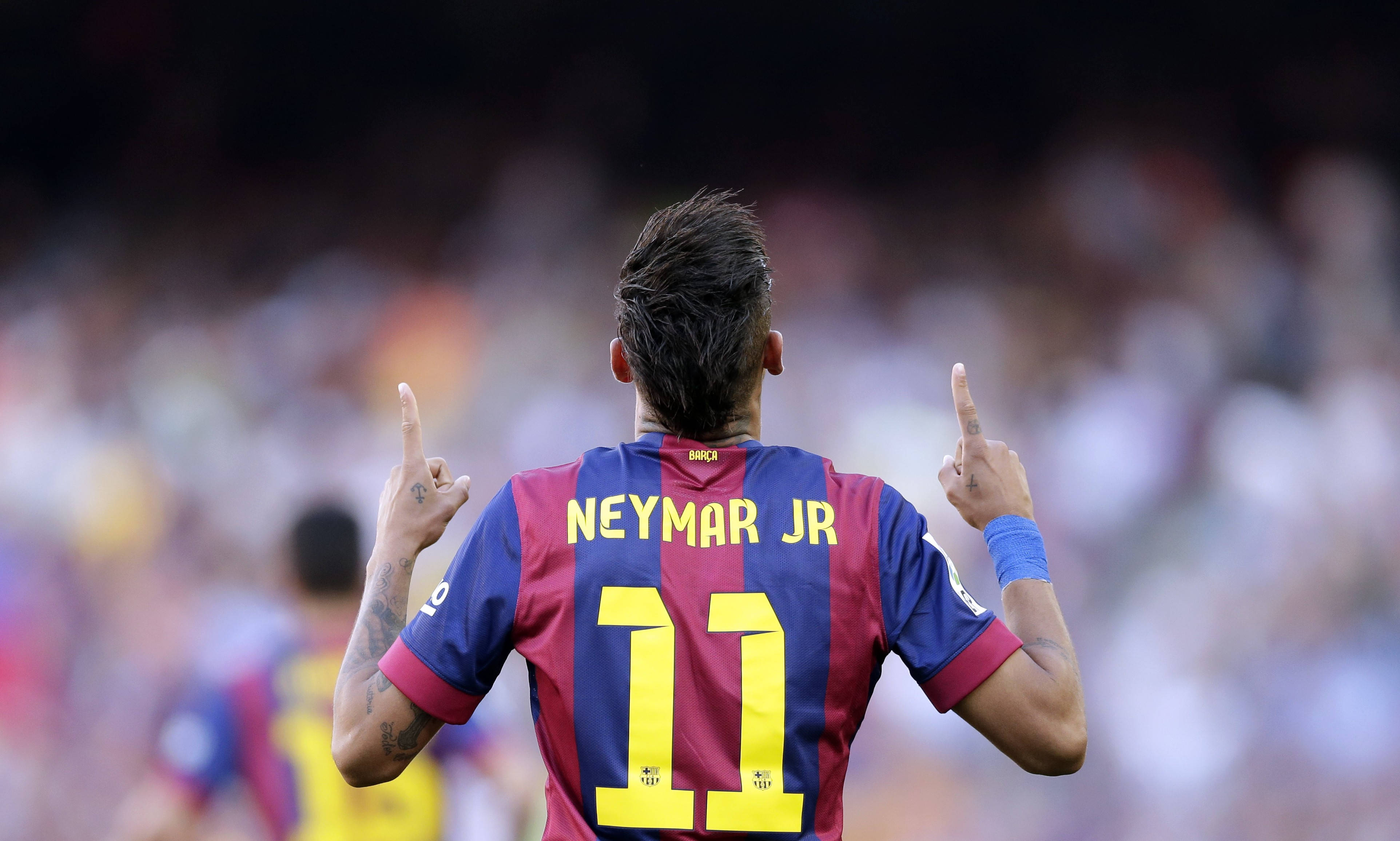 Neymar Jr. Akiwa na Jezi Yake #11 Kwa Ujasiri Picha ya Ukuta