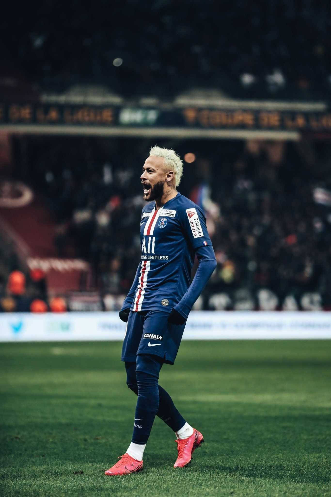 Neymar Jr Mwenye Nywele Zilizoblanika Picha ya Ukuta