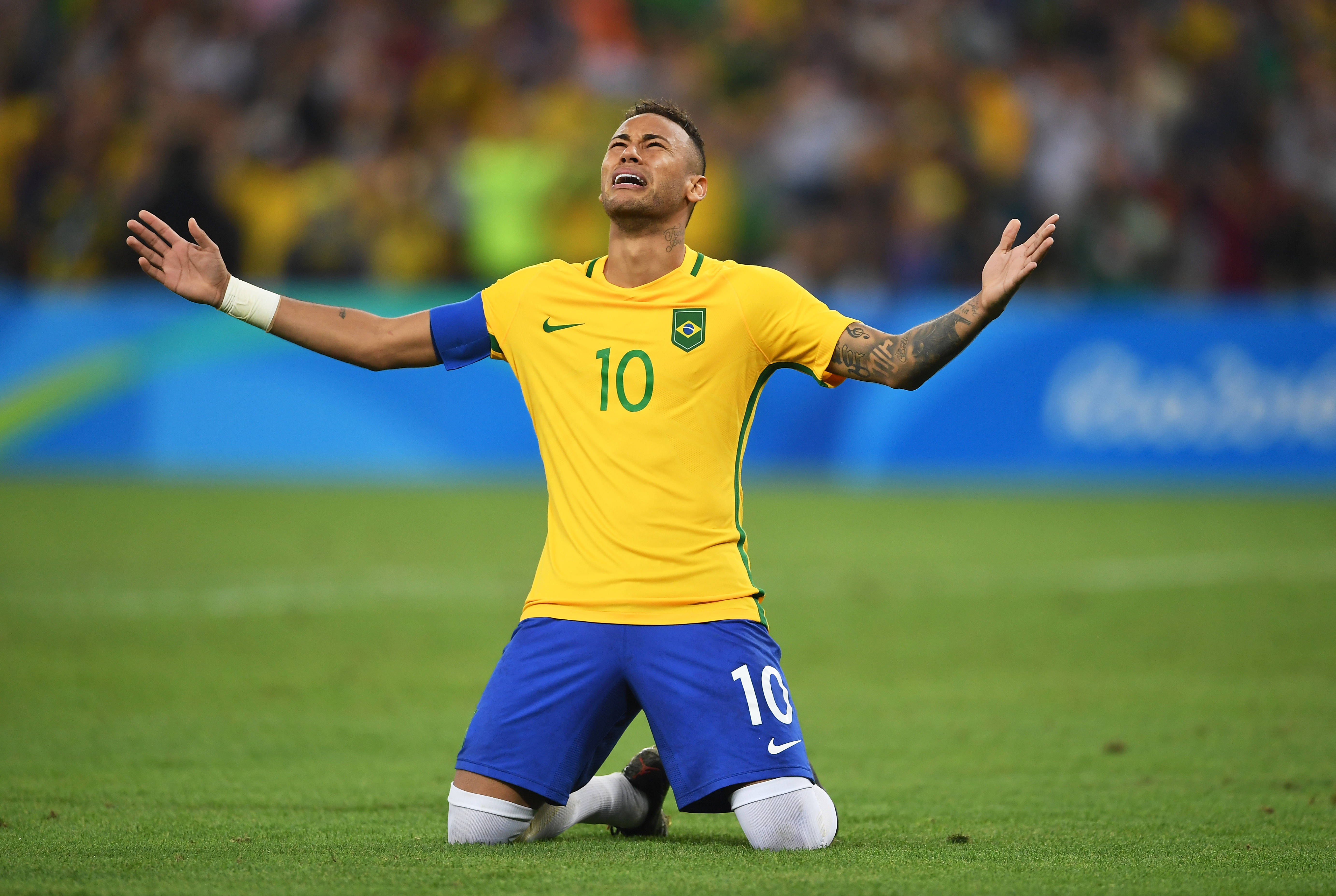 Neymar Jr Mwenye Baridi Akipiga Magoti Picha ya Ukuta