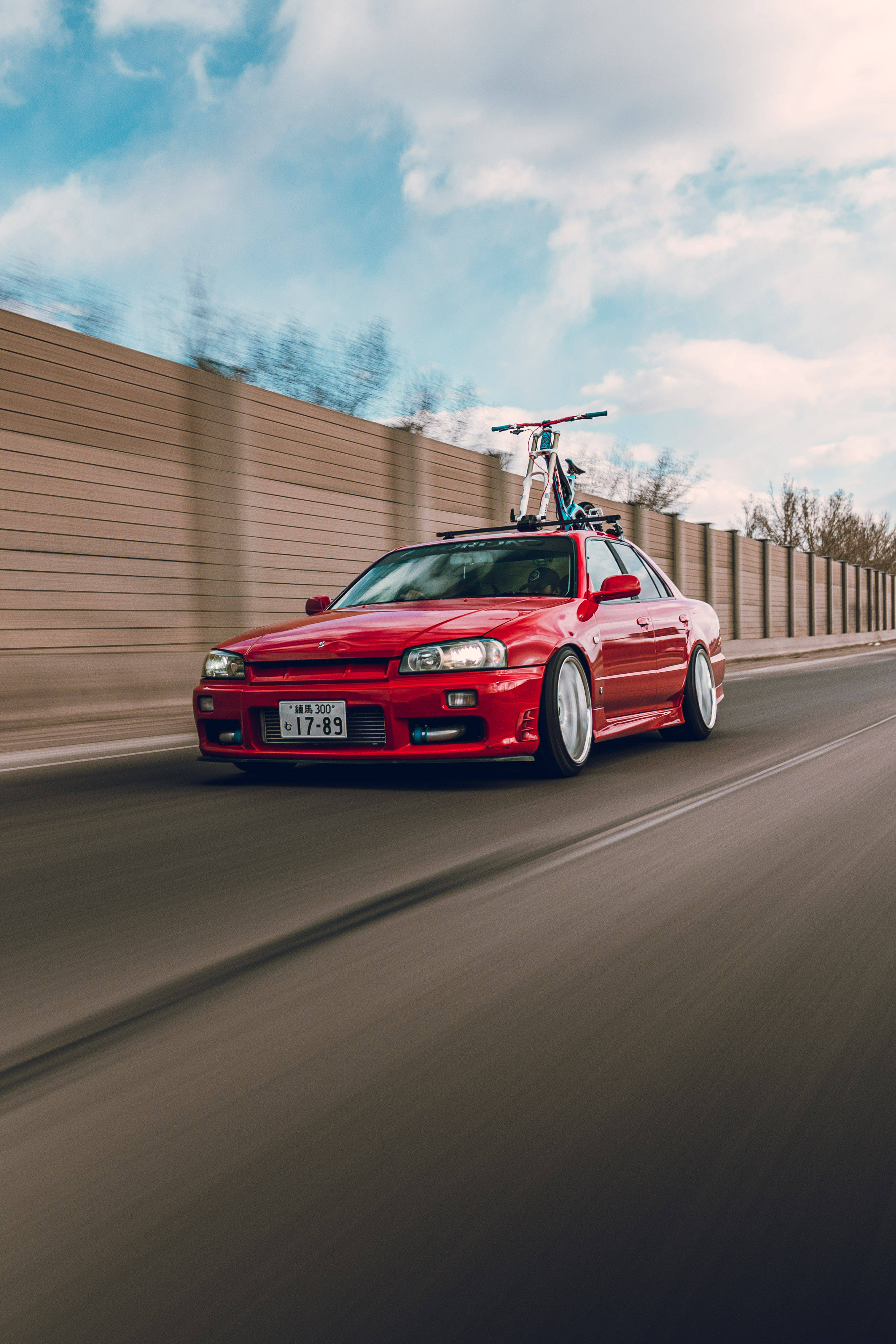 Nissan Skyline GTR R34 Nyekundu Inayovutia Picha ya Ukuta