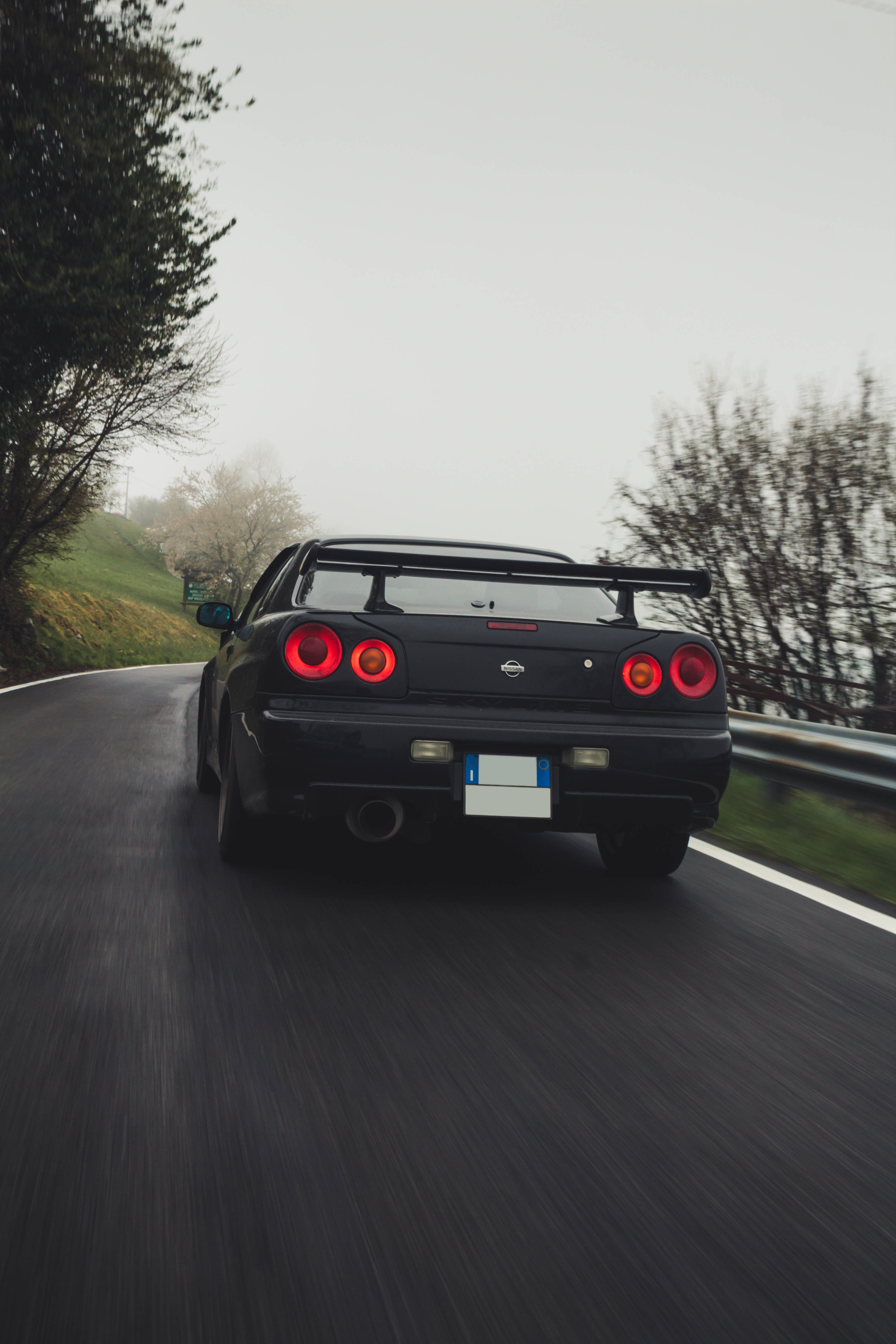 Nissan Skyline Gtr R34 Barabara ya Ukungu Picha ya Ukuta