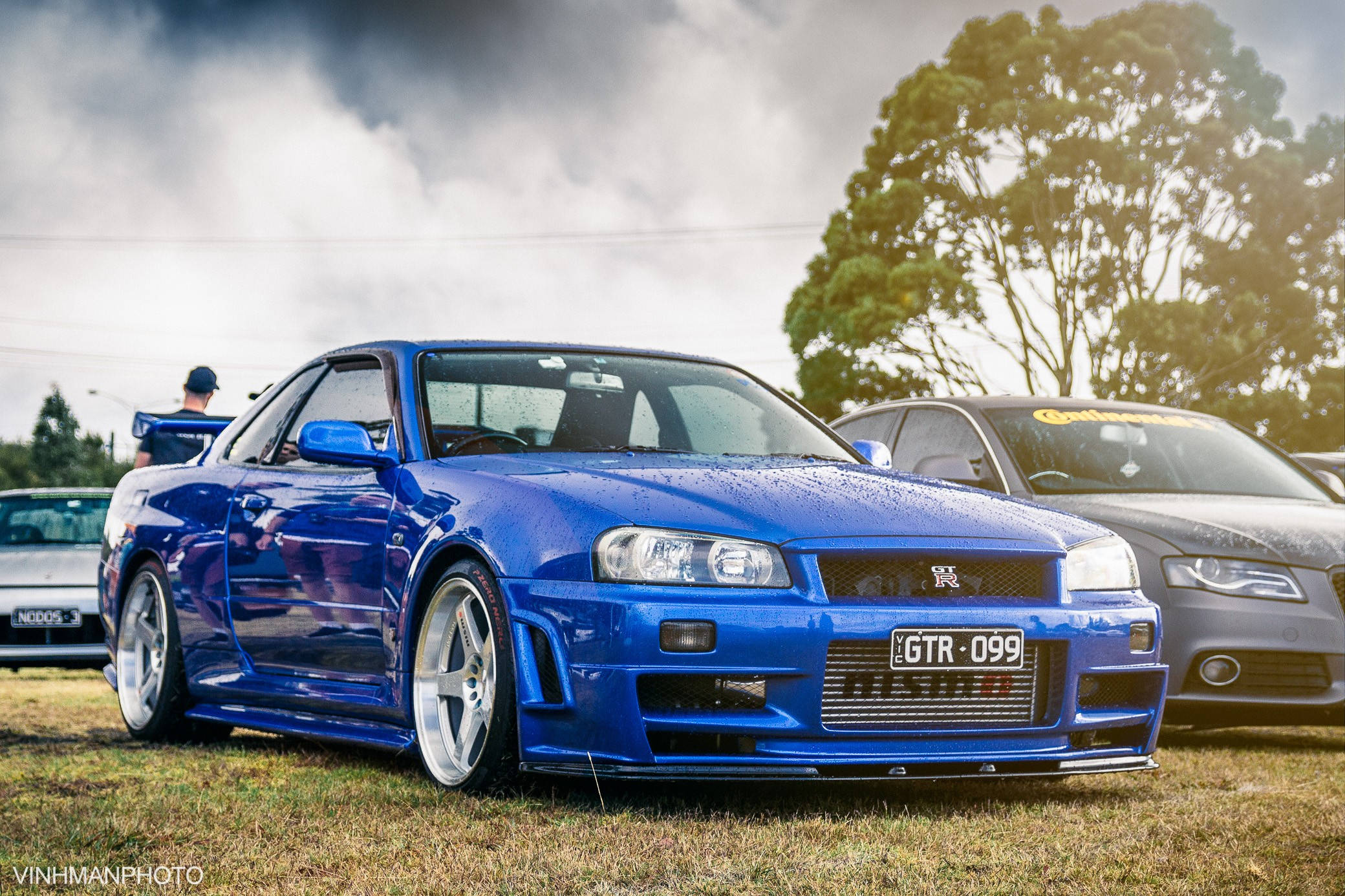 Nissan Skyline GTR R34 ya Kijani Inang'aa Picha ya Ukuta