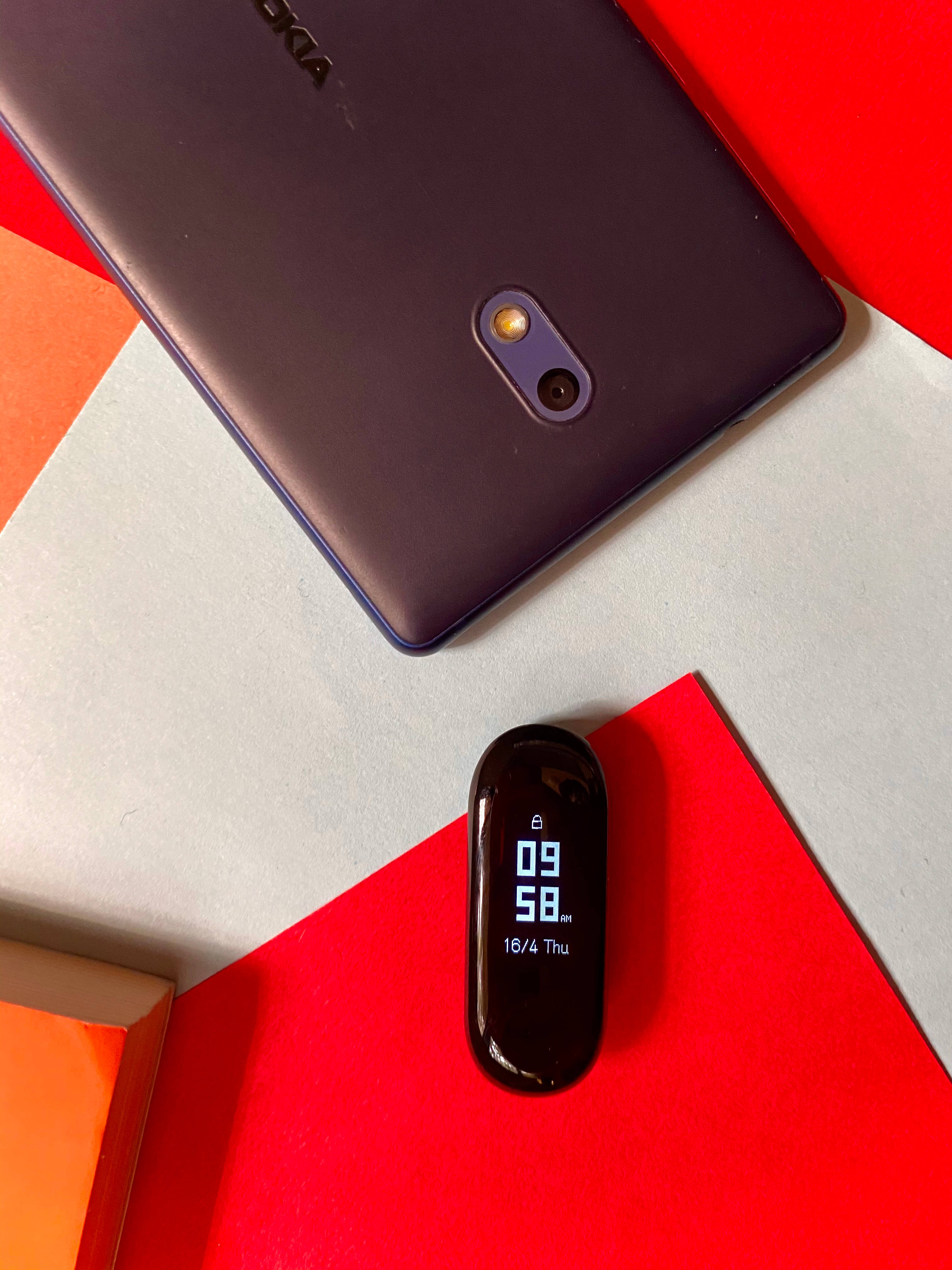 Nokia 3 And Xiaomi Band Picha ya Ukuta