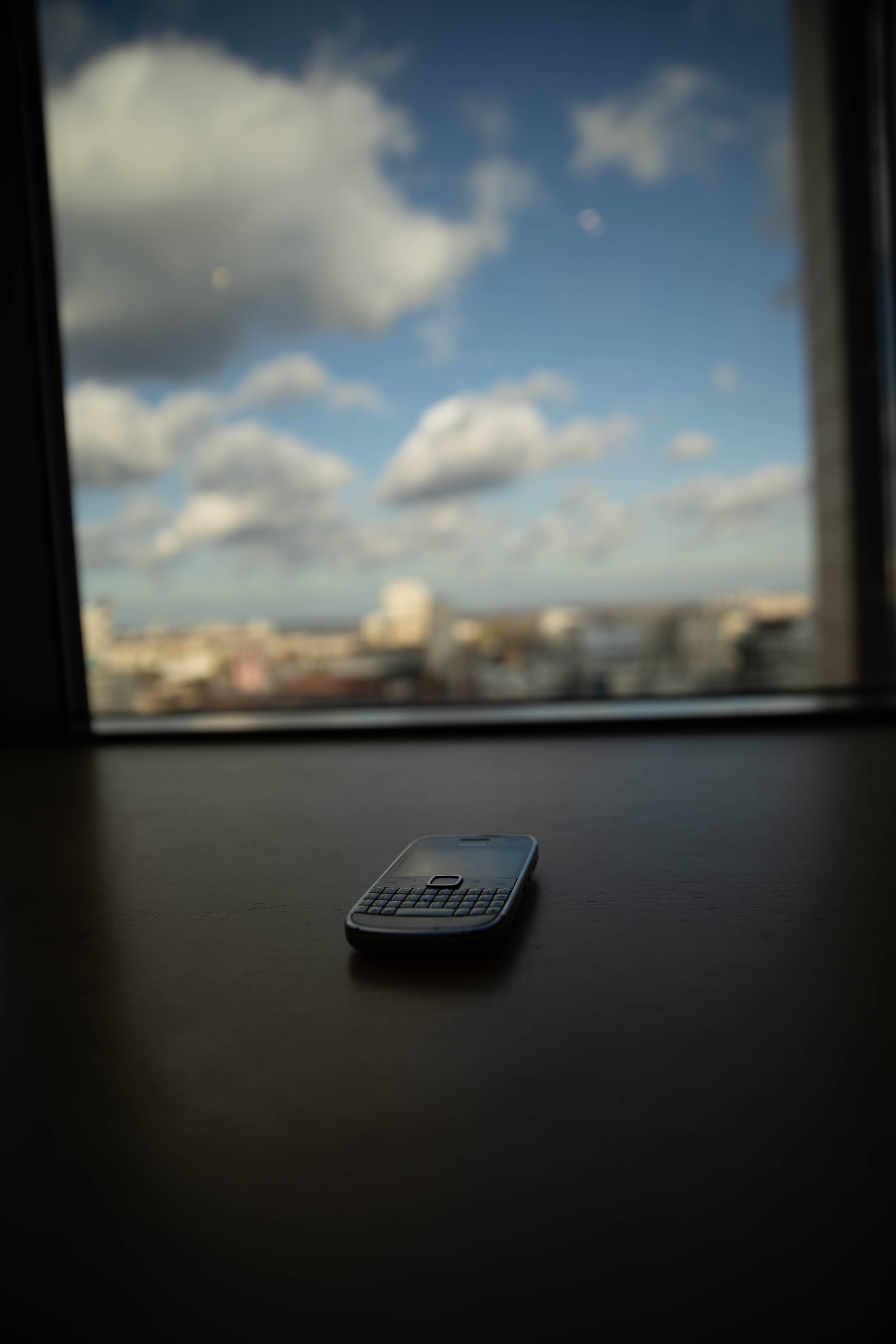 Nokia E71 Cloudy Sky Picha ya Ukuta