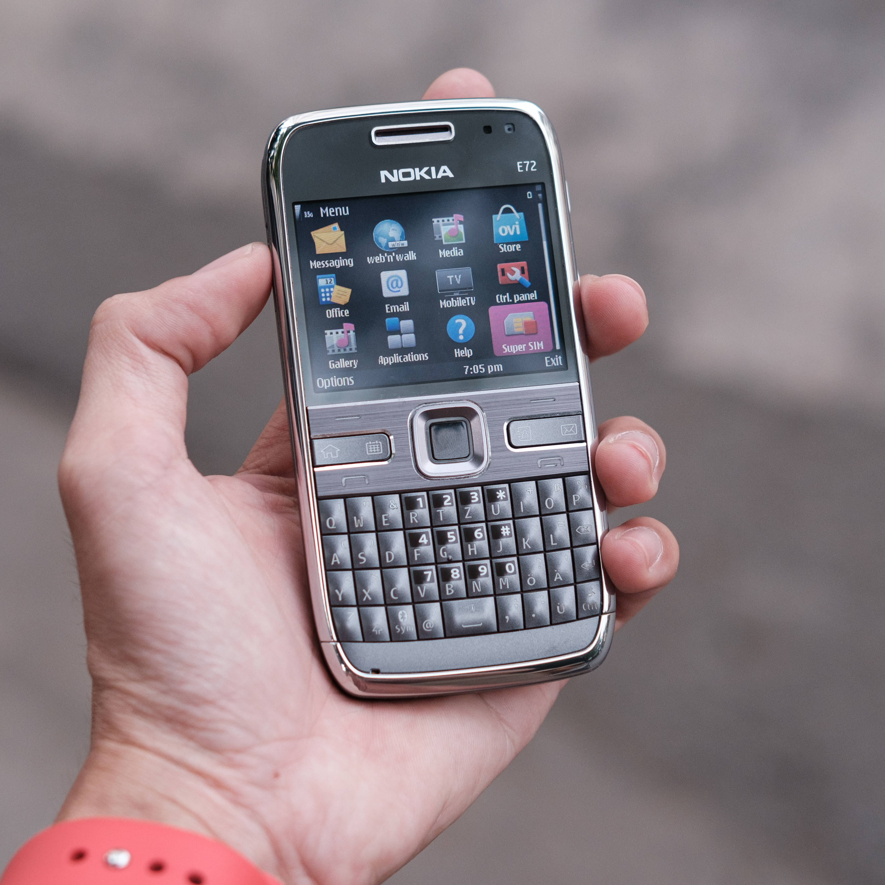 Nokia E72 Keypad Phone Picha ya Ukuta