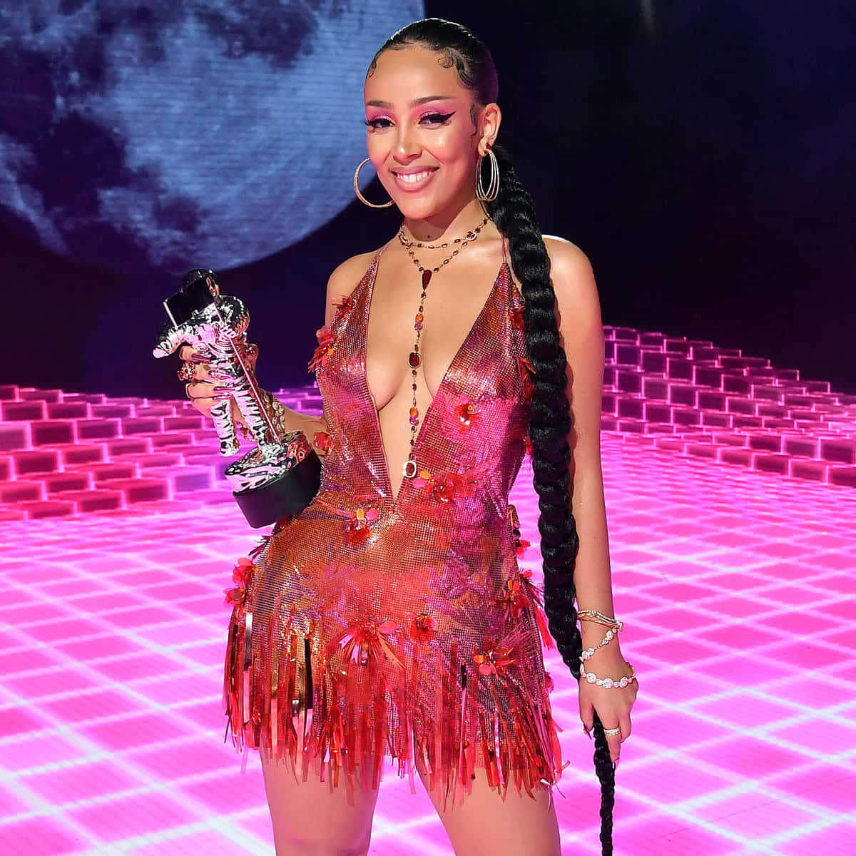 Nyota wa Pop Doja Cat akitumbuiza Picha ya Ukuta