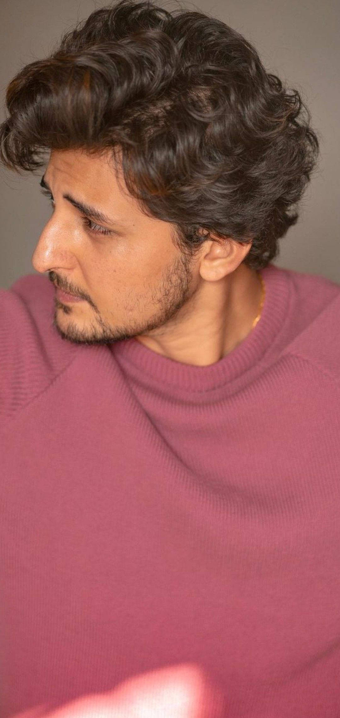 Nywele Zilizopinda za Darshan Raval HD Picha ya Ukuta