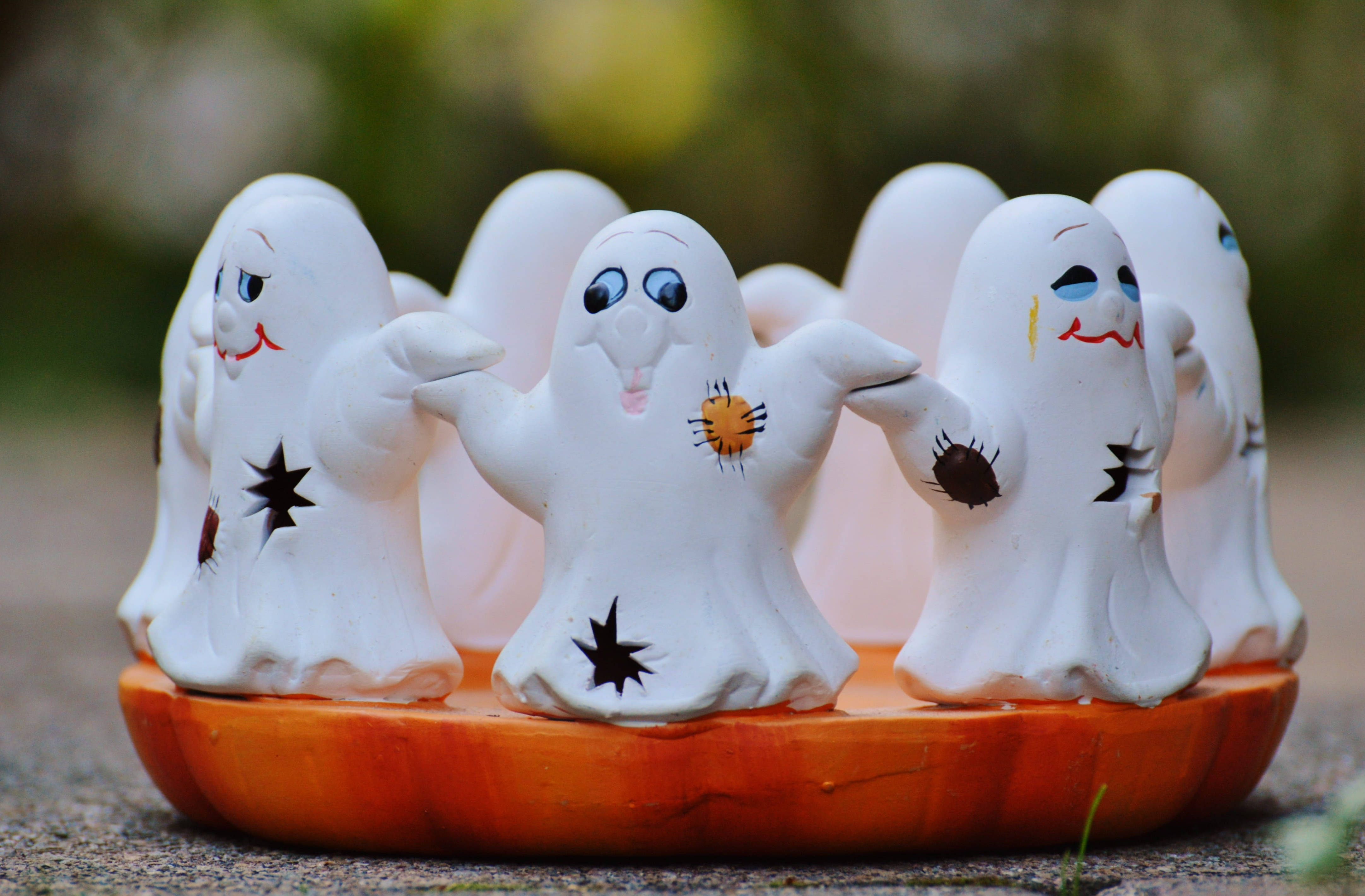 Pambo La Mzimu Mweupe La Halloween Picha ya Ukuta