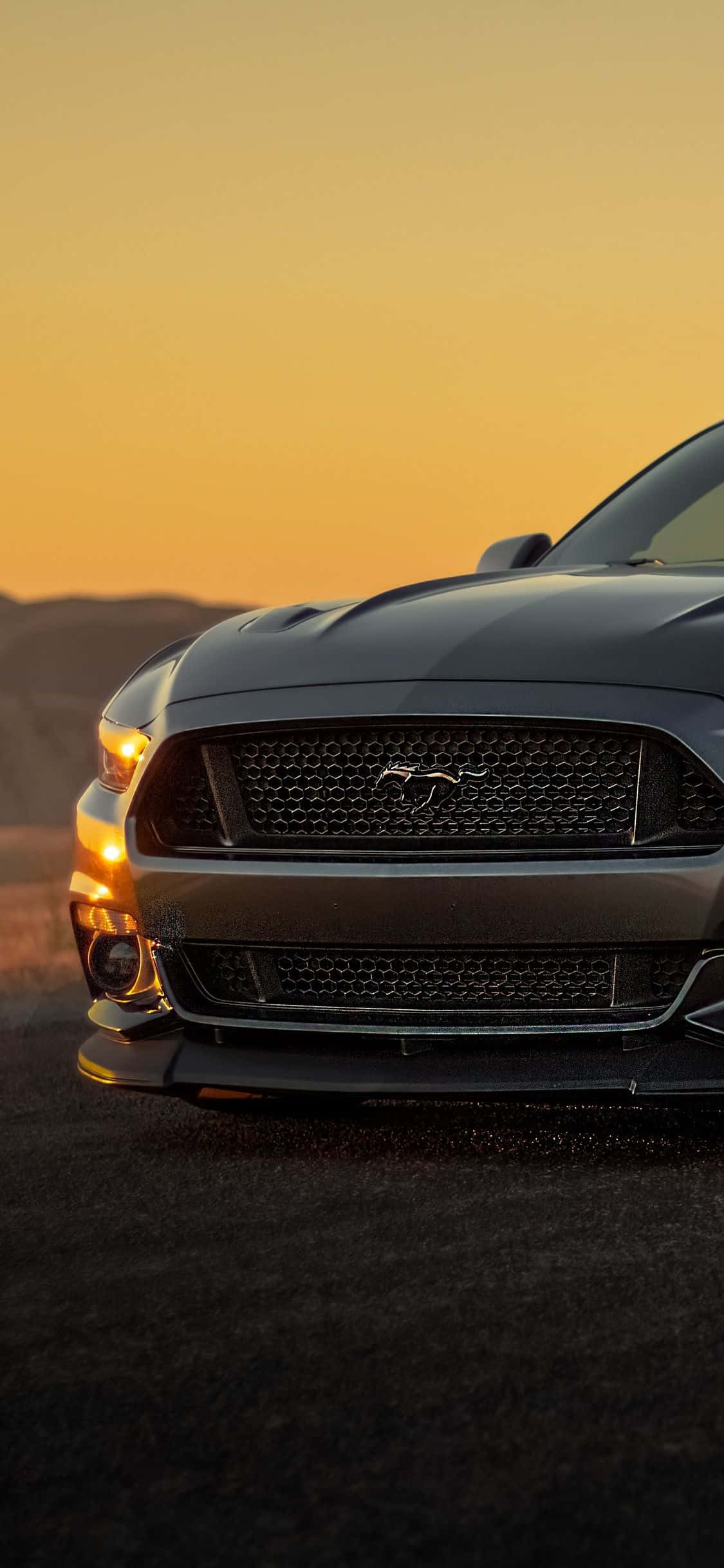 Pata Ford Mustang ya Karibu kwenye Telefoni yako Picha ya Ukuta