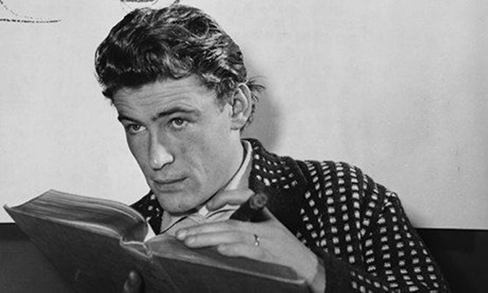 Peter O'Toole akijiandaa kwa jukumu lake la kihistoria katika Lawrence of Arabia Picha ya Ukuta