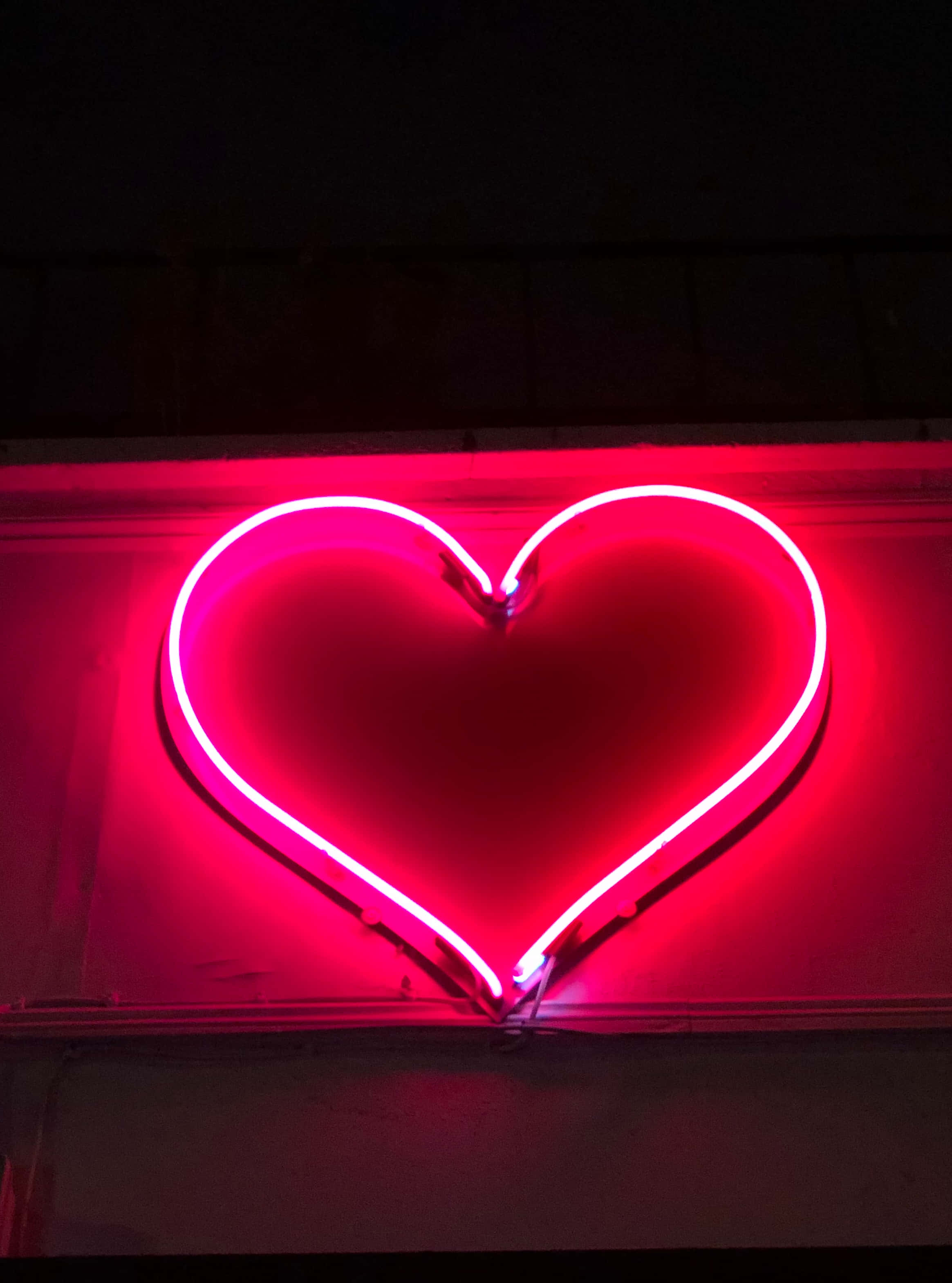 PFP ya Moyo wa Taa za Neon za Pinki Picha ya Ukuta