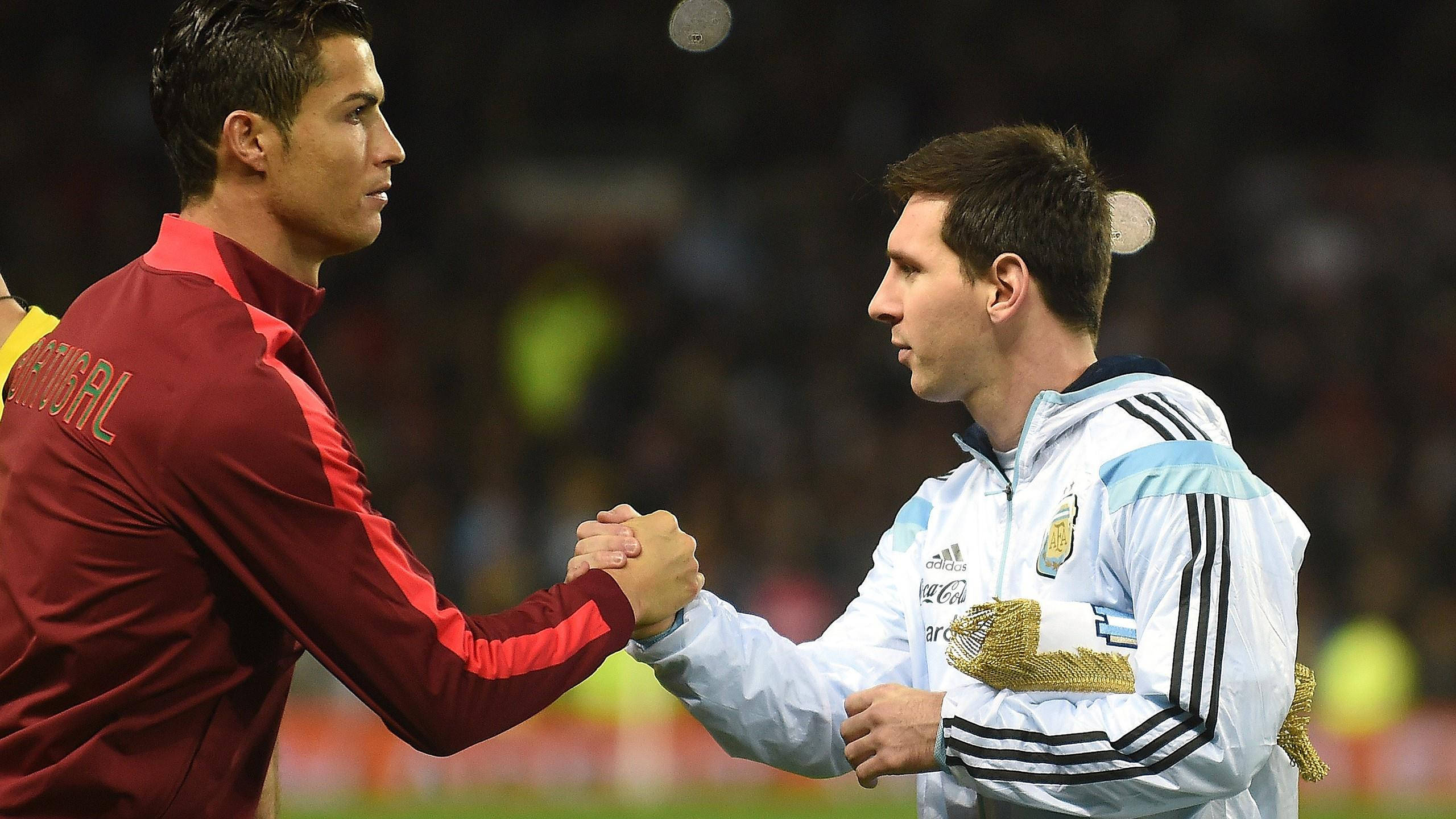 Picha ya Bro Shake Messi na Ronaldo 4K Picha ya Ukuta