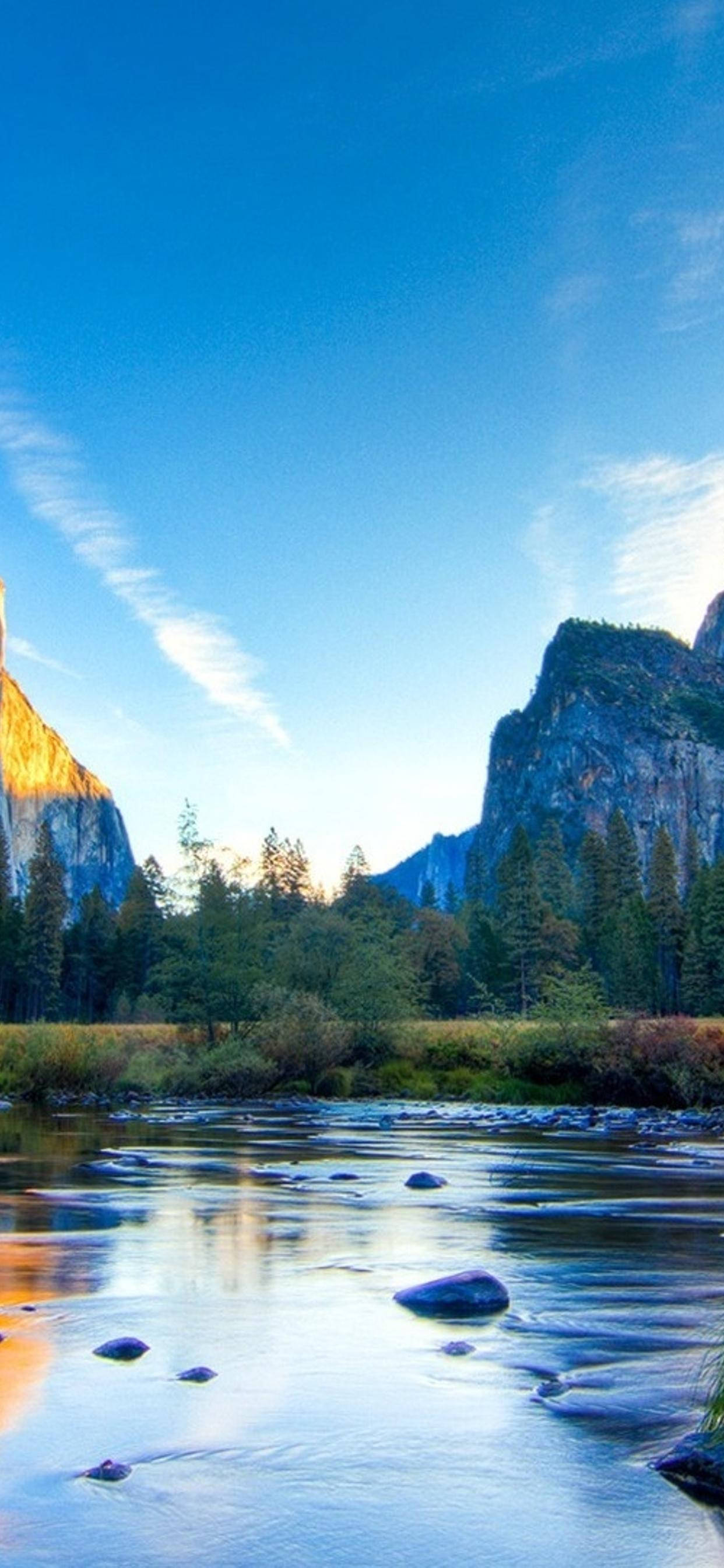 Picha ya Half Dome katika Mbuga ya Kitaifa ya Yosemite kutoka iPhone Picha ya Ukuta