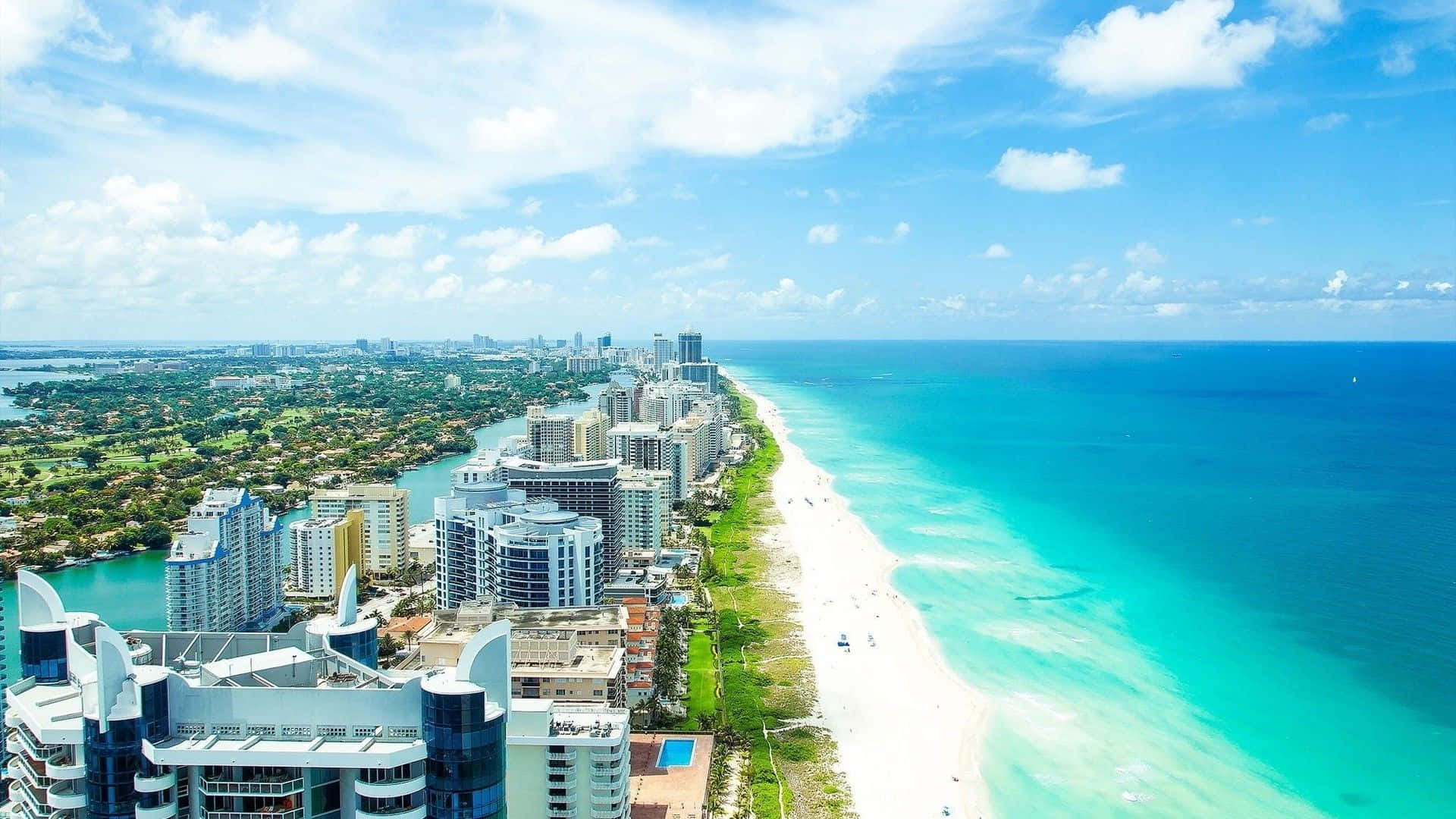 Picha ya Hoteli za Miami Beach Wakati wa Mchana Picha ya Ukuta
