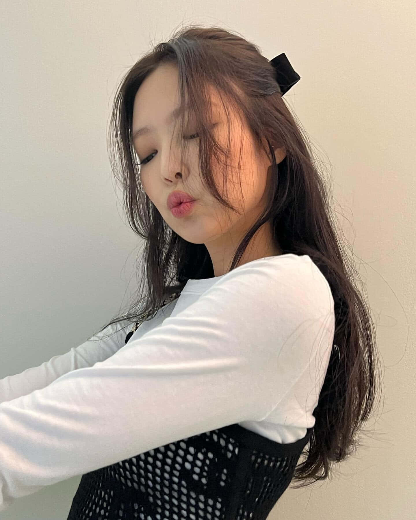 Picha ya Jennie Blackpink Akibusu Picha ya Ukuta