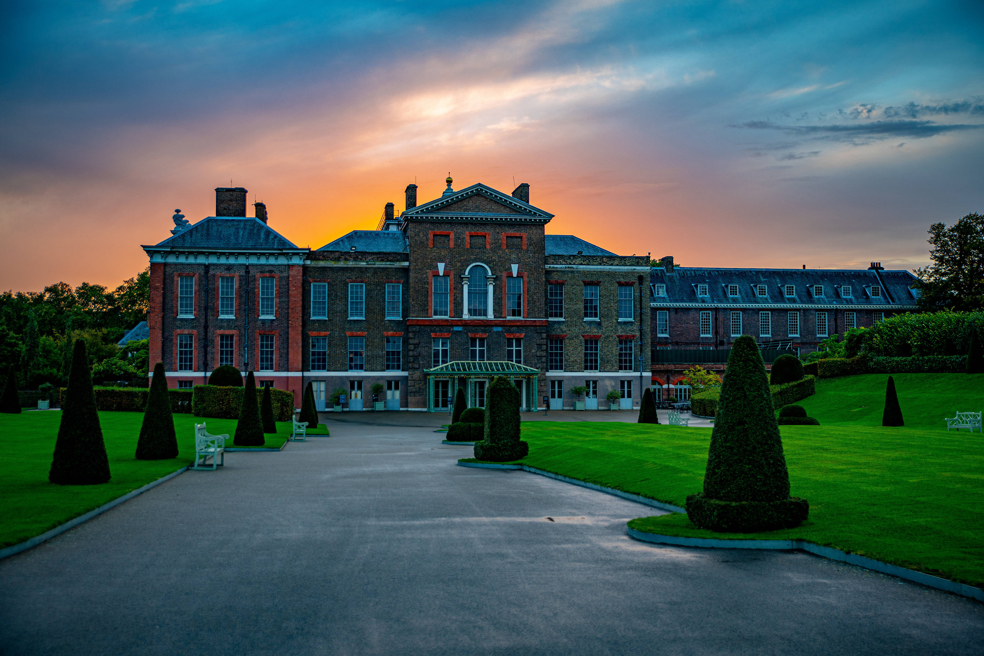 Picha ya Kensington Palace Wakati wa Machweo Picha ya Ukuta
