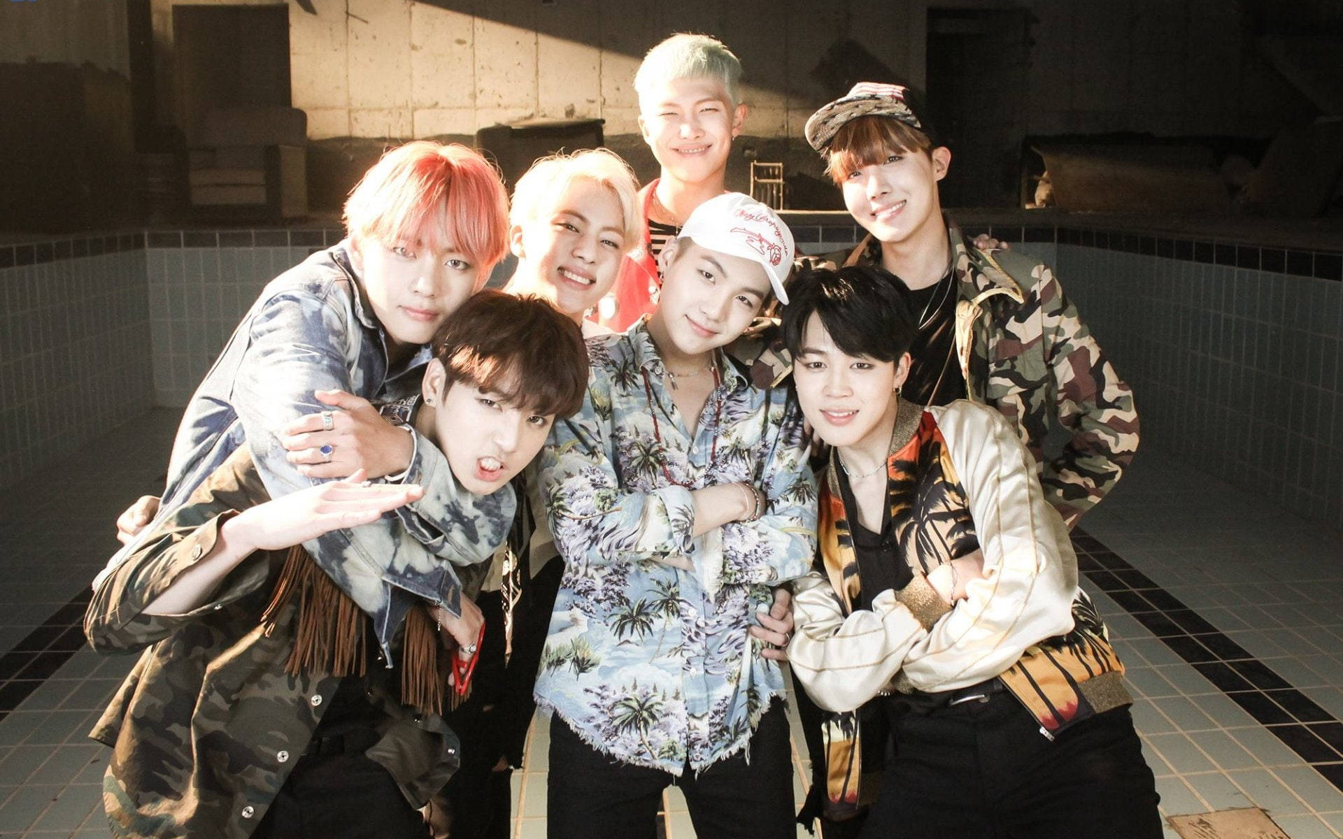 Picha ya Kikundi cha BTS katika MV ya Fire Picha ya Ukuta