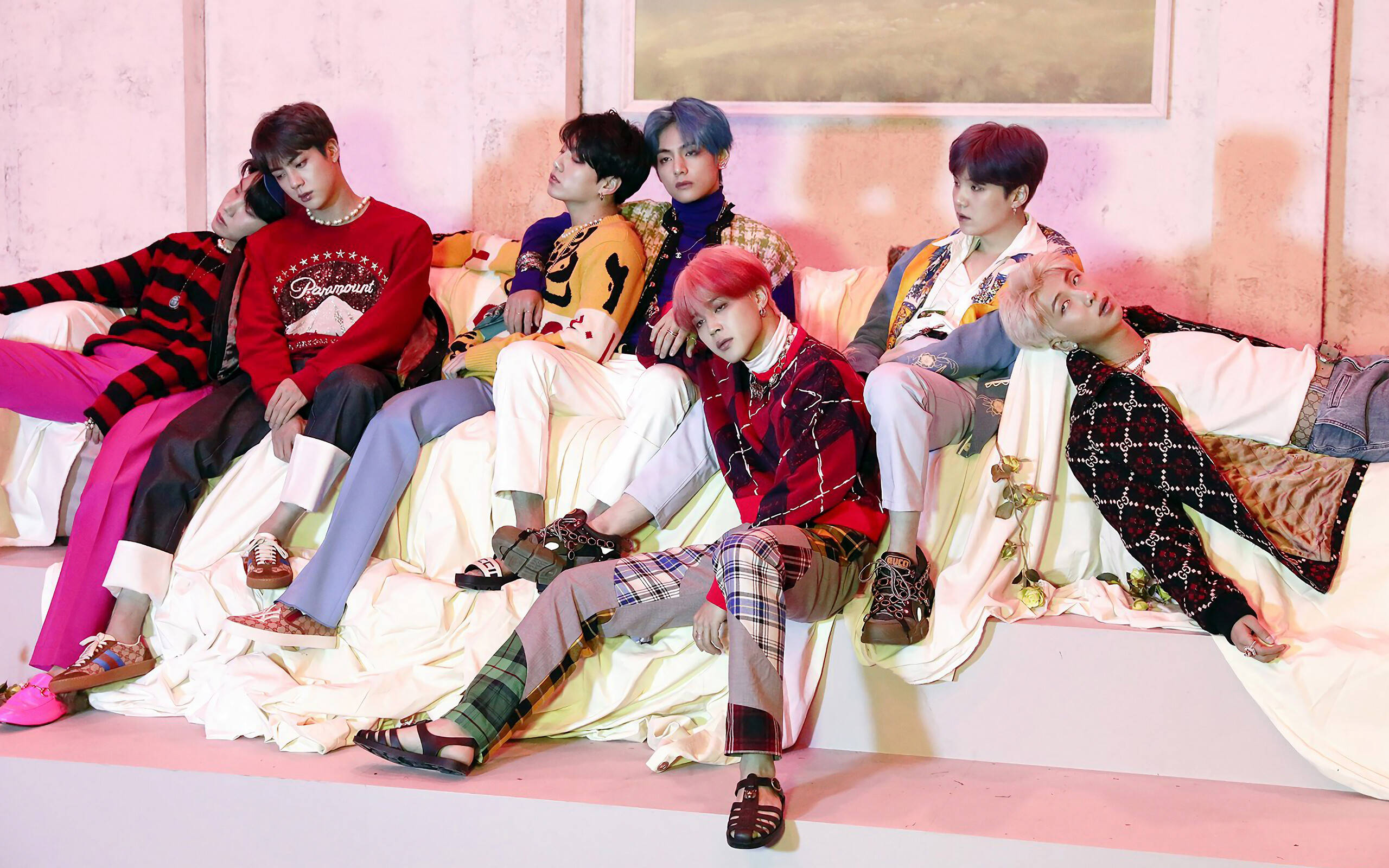 Picha ya Kikundi cha BTS Sebuleni Picha ya Ukuta
