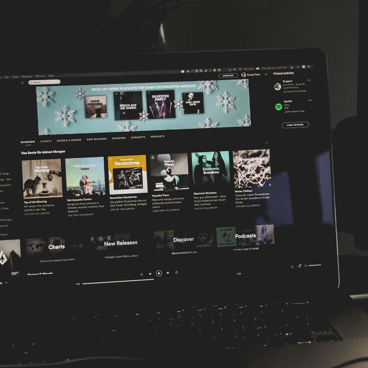 Picha ya Laptop yenye Majalada ya Orodha za Spotify Picha ya Ukuta