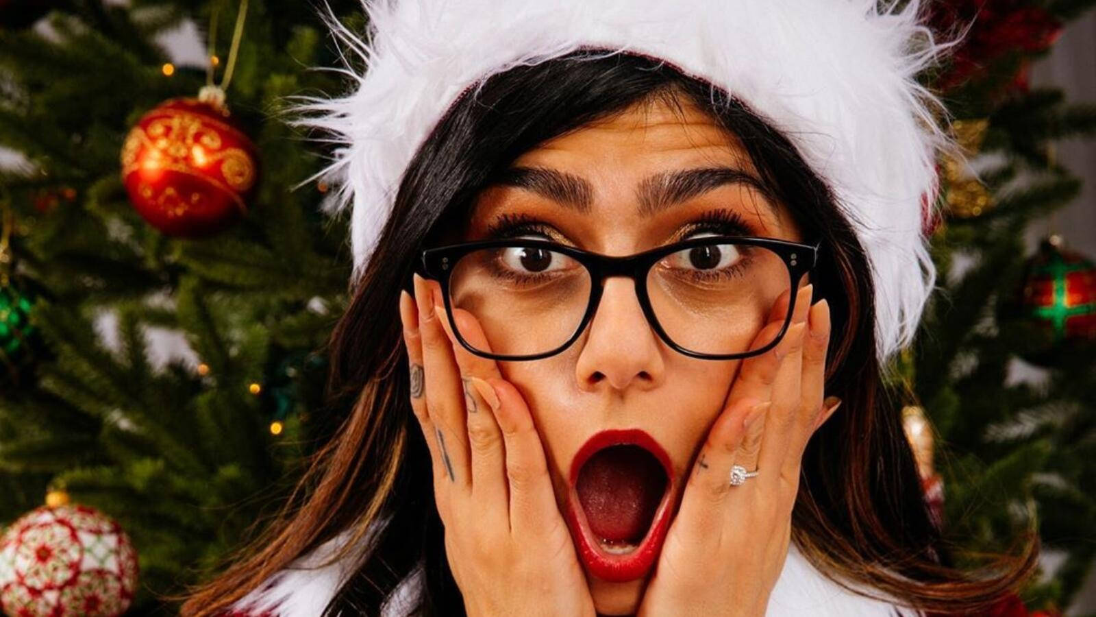 Picha ya Mia Khalifa Akiwa na Mshangao Picha ya Ukuta