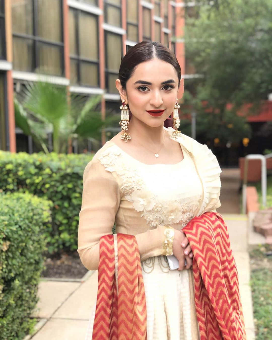 Picha ya Msichana wa Pakistani Yumna Zaidi Picha ya Ukuta