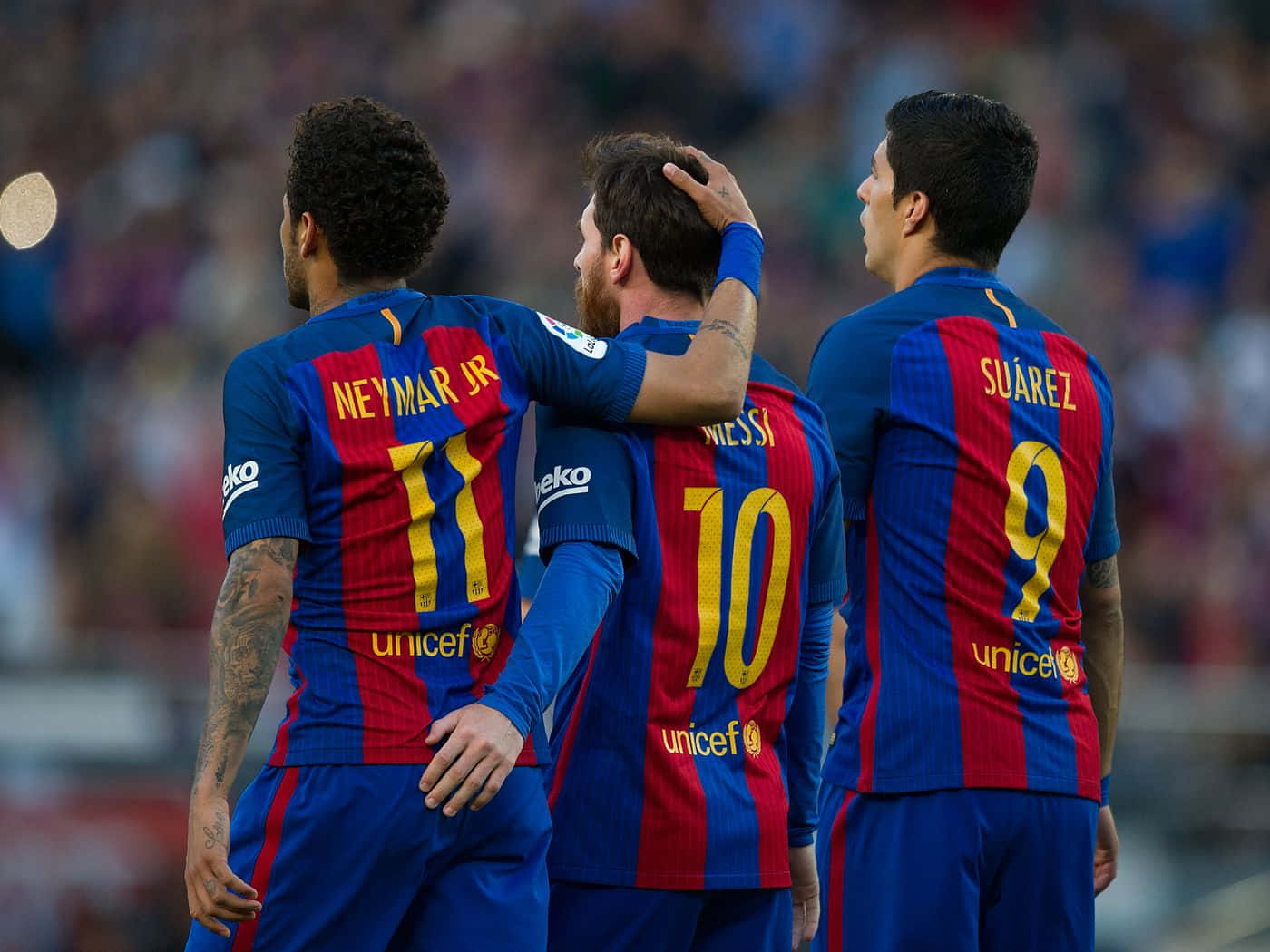 Picha ya MSN Trio Ikiwa na Neymar Akimpapasa Messi Picha ya Ukuta
