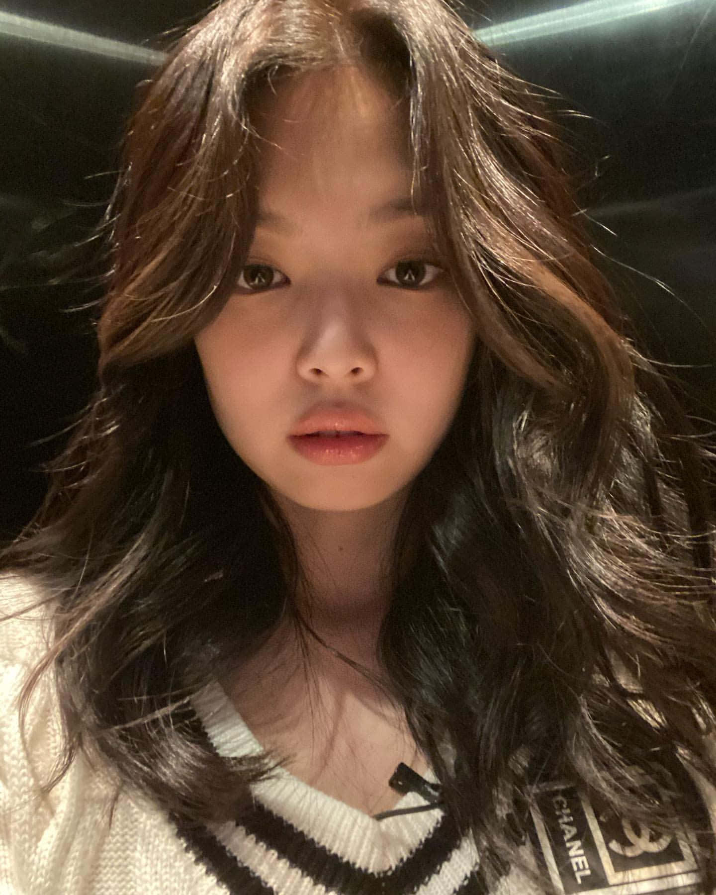 Picha ya Selfie ya Jennie wa Blackpink Picha ya Ukuta