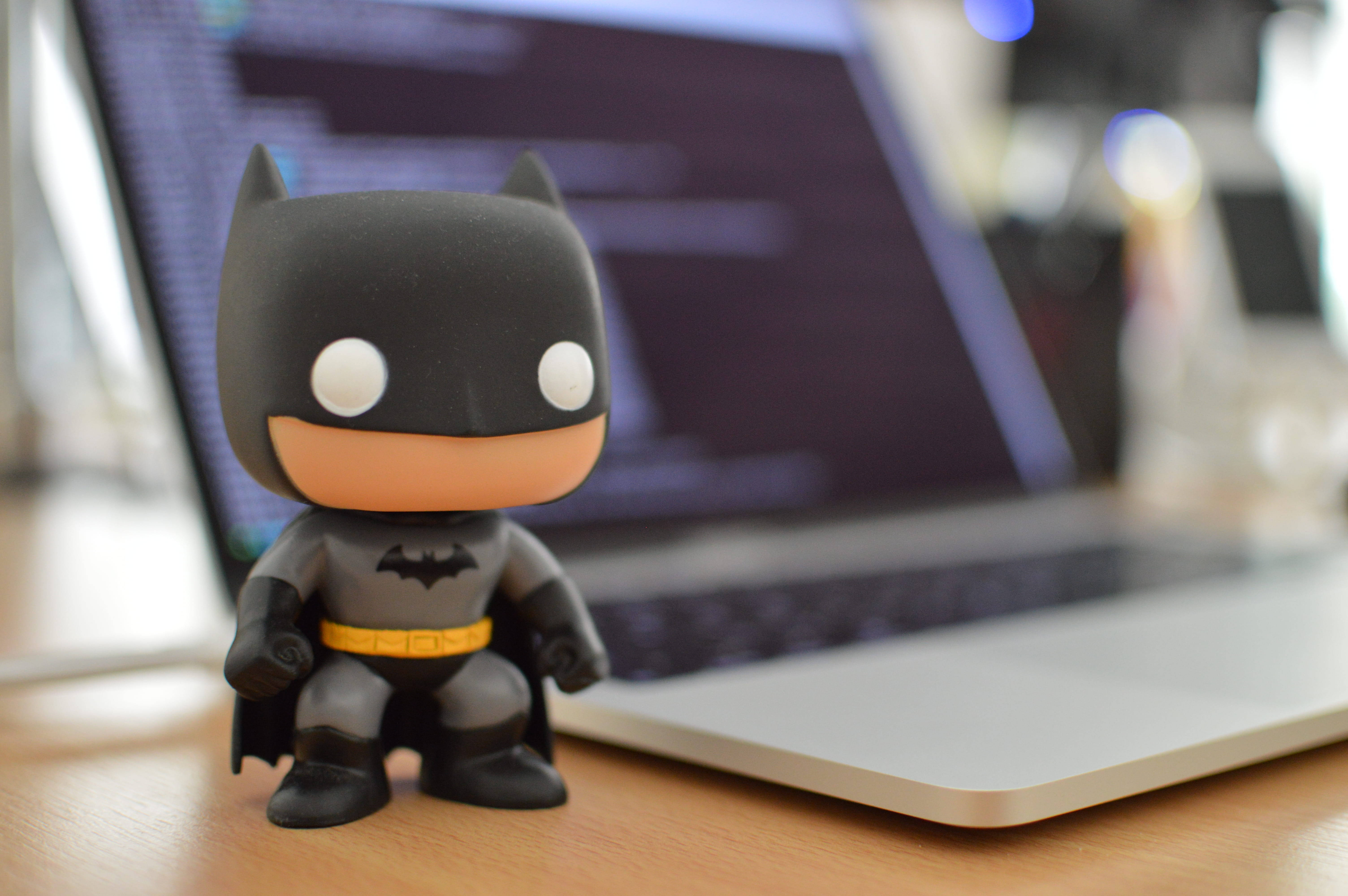 Picha ya Ukuta ya Batman Ndogo na Kompyuta ya Meza Picha ya Ukuta