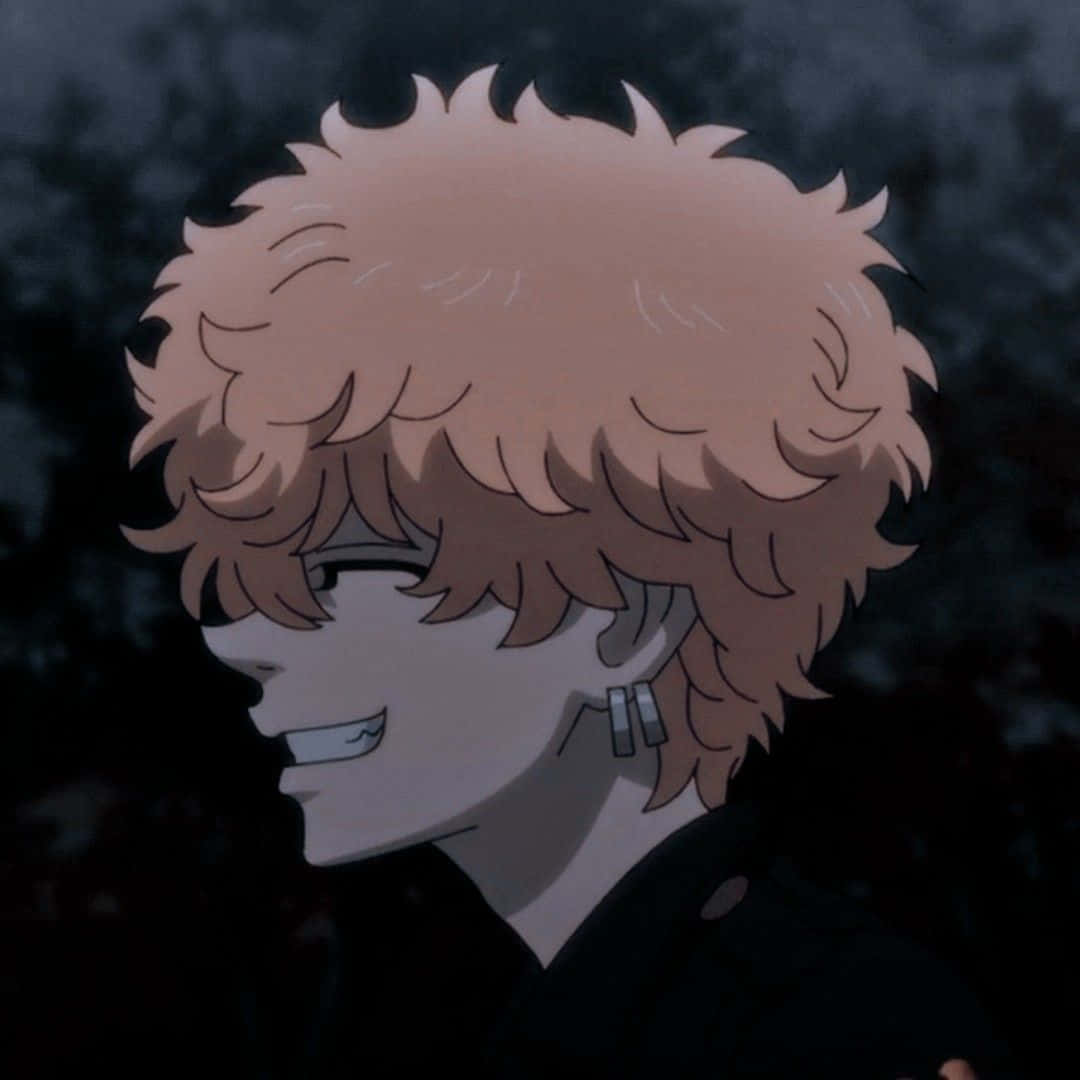 Picha ya Wasifu ya Tokyo Revengers ya Smiley Akiwa Pembeni Picha ya Ukuta