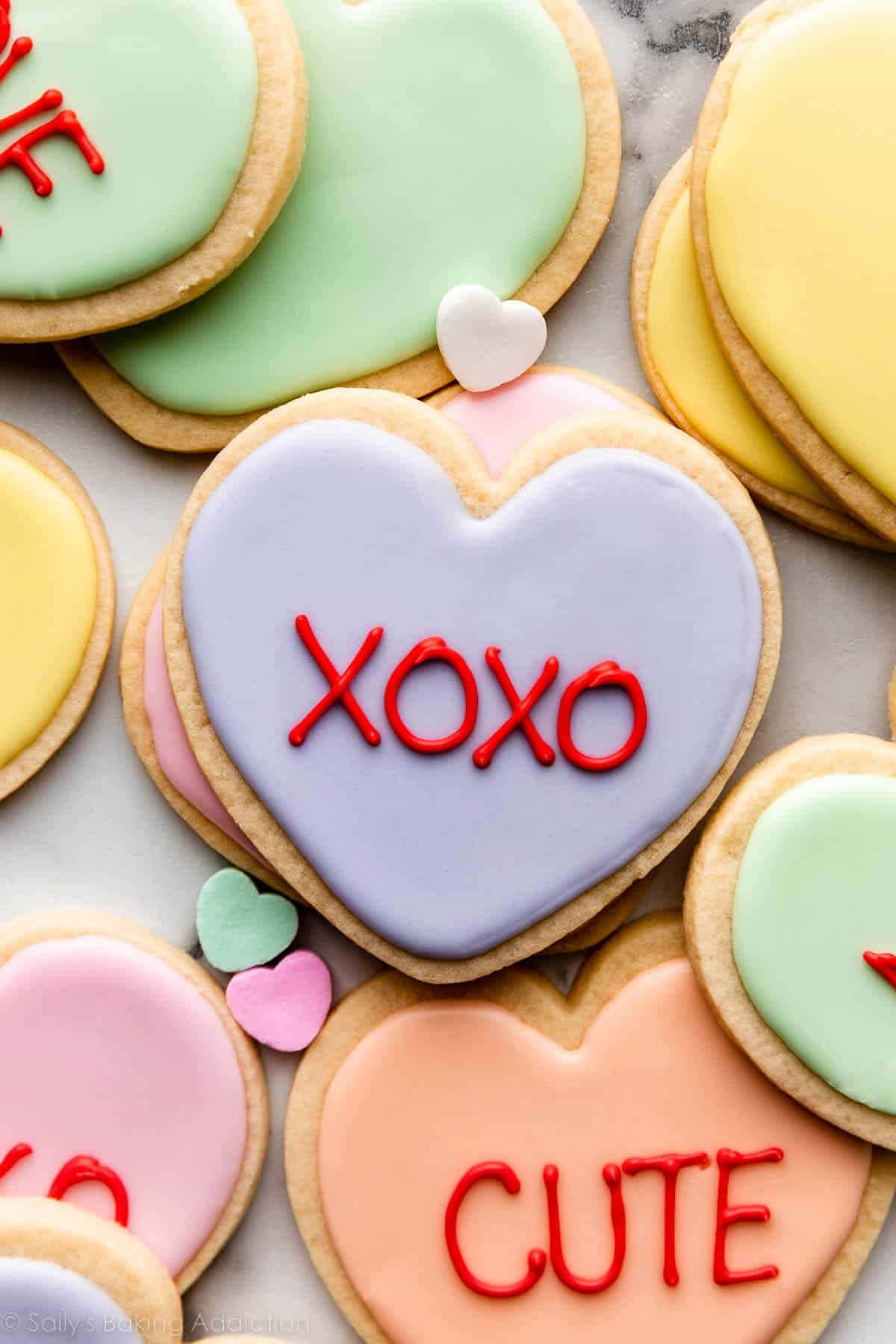 Picha za Keki za Mapenzi za Siku ya Wapendanao zenye Rangi za Pastel Picha ya Ukuta