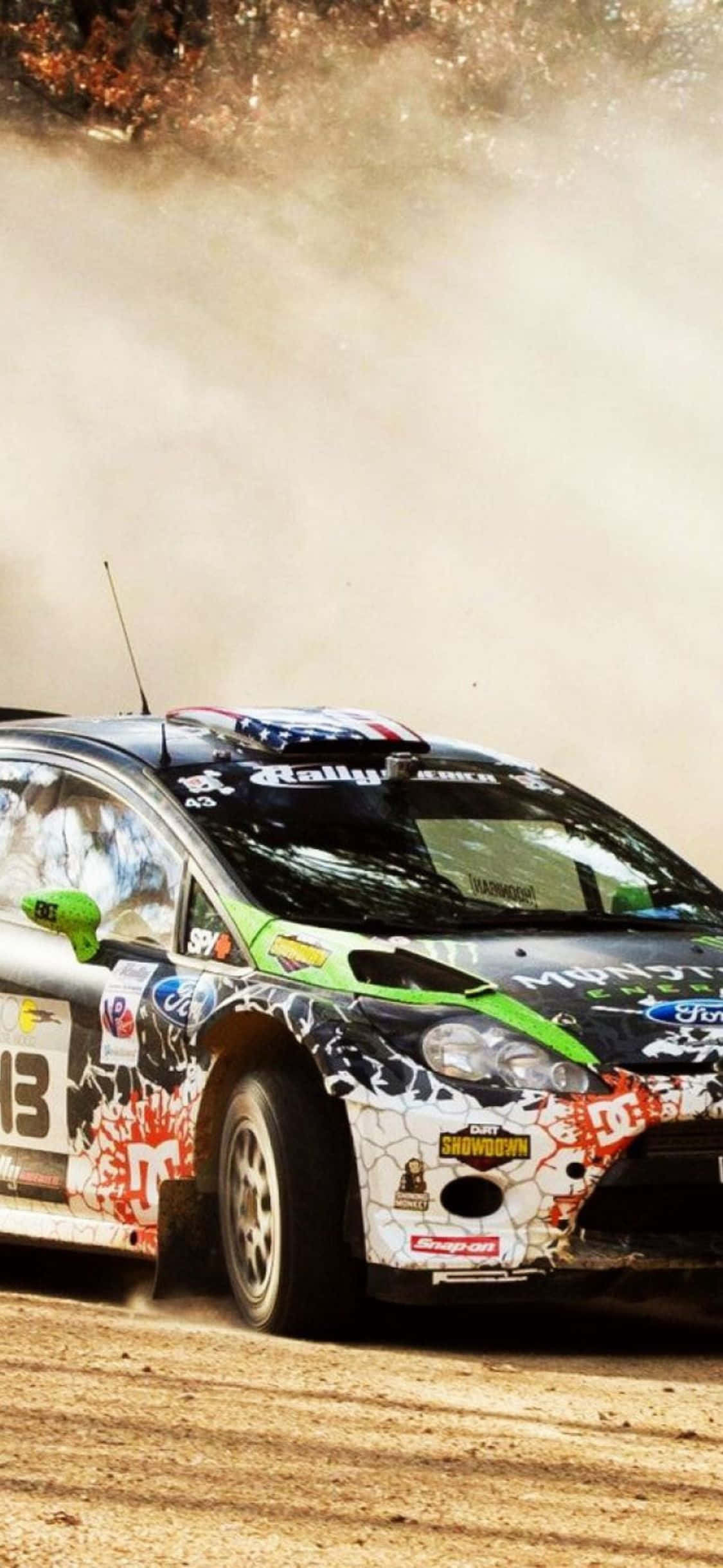 Piga ndoto zako za Autosports kwa viwango vya juu na iPhone Xs na Dirt Rally Picha ya Ukuta