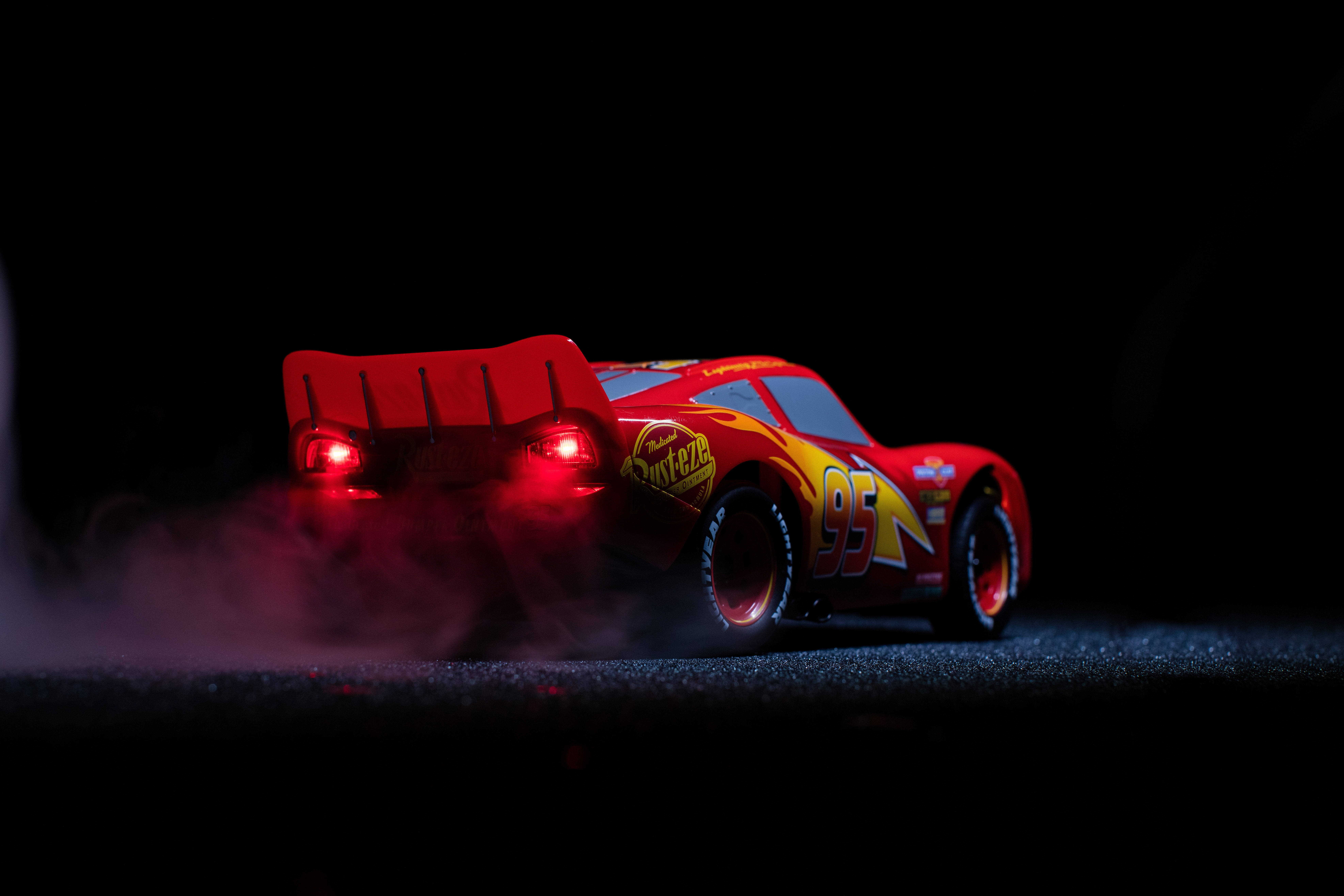 Pikseli 8K Ultra HD ya Disney Lightning McQueen Picha ya Ukuta