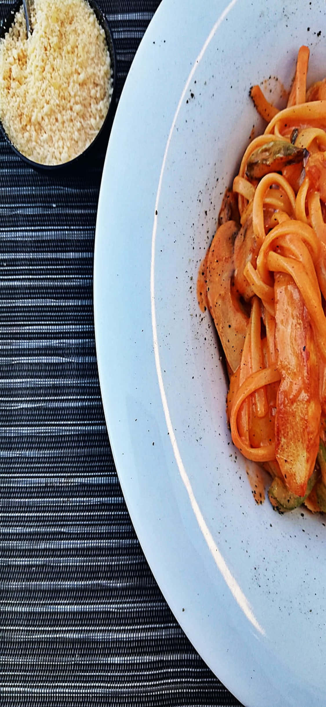Plate Of Pasta On Fabric iPhone X Pasta Background Picha ya Ukuta