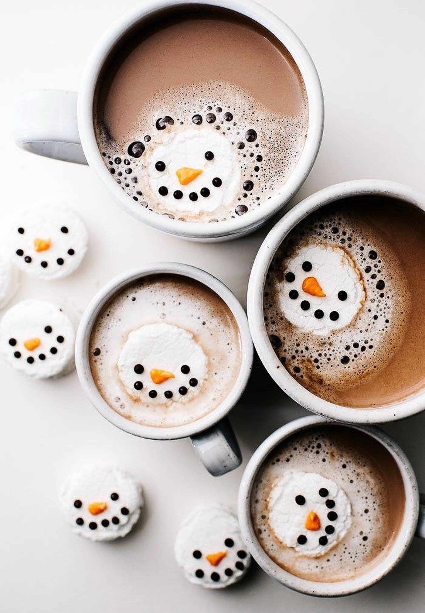 Pombe ya Krismasi ya Kupendeza ya Snowman Picha ya Ukuta