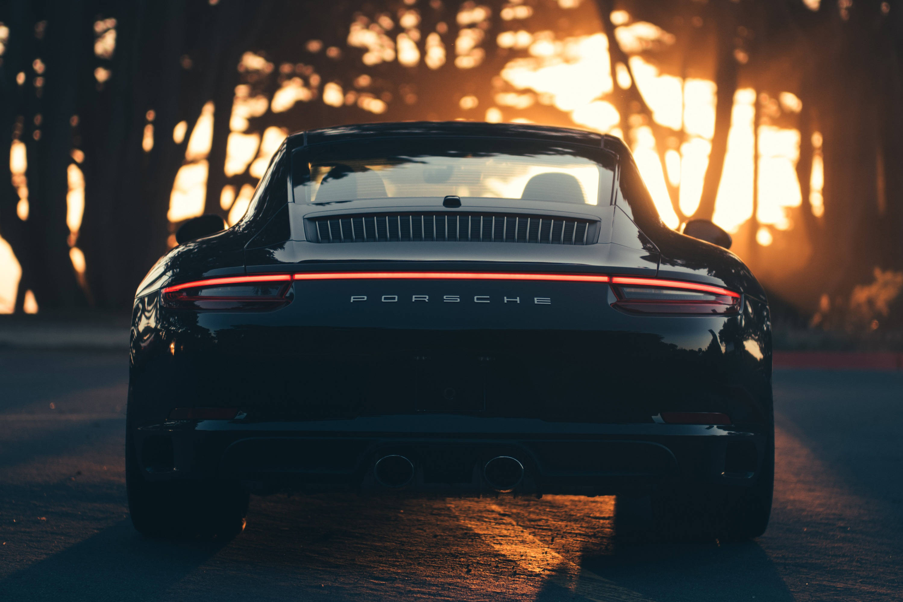 Porsche 911 Nyeusi Inatazama Machweo Picha ya Ukuta