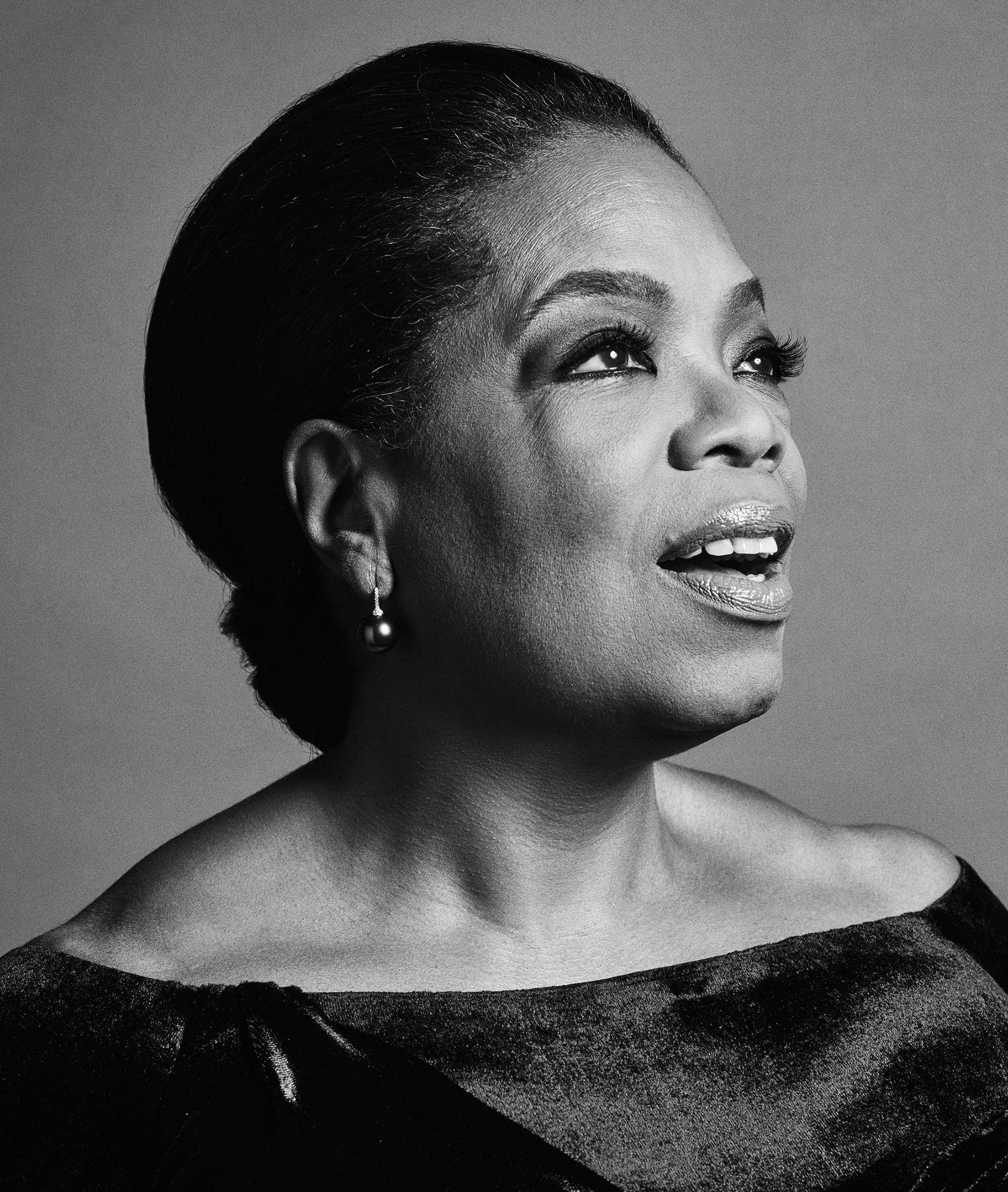 Portrait ya Elegant ya Oprah Winfrey Picha ya Ukuta